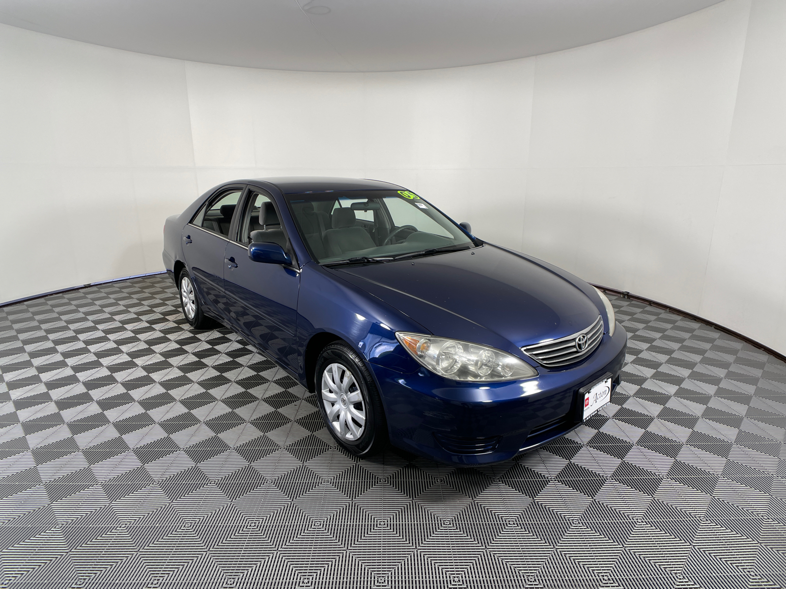 2005 Toyota Camry LE 1