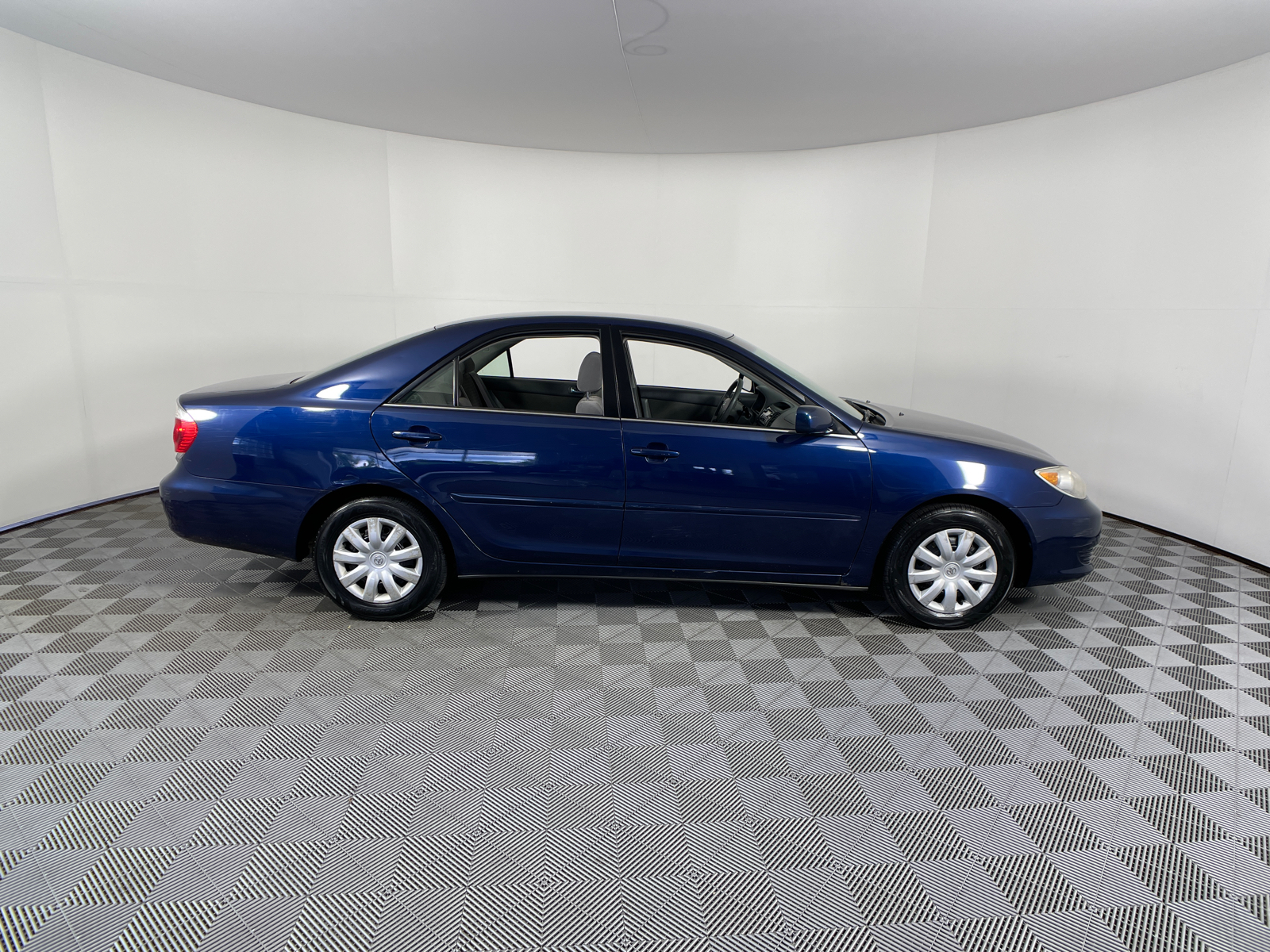 2005 Toyota Camry LE 9