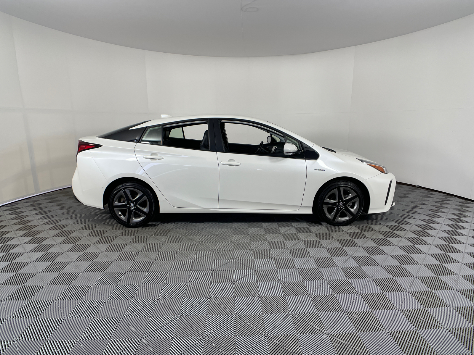 2020 Toyota Prius Limited 8