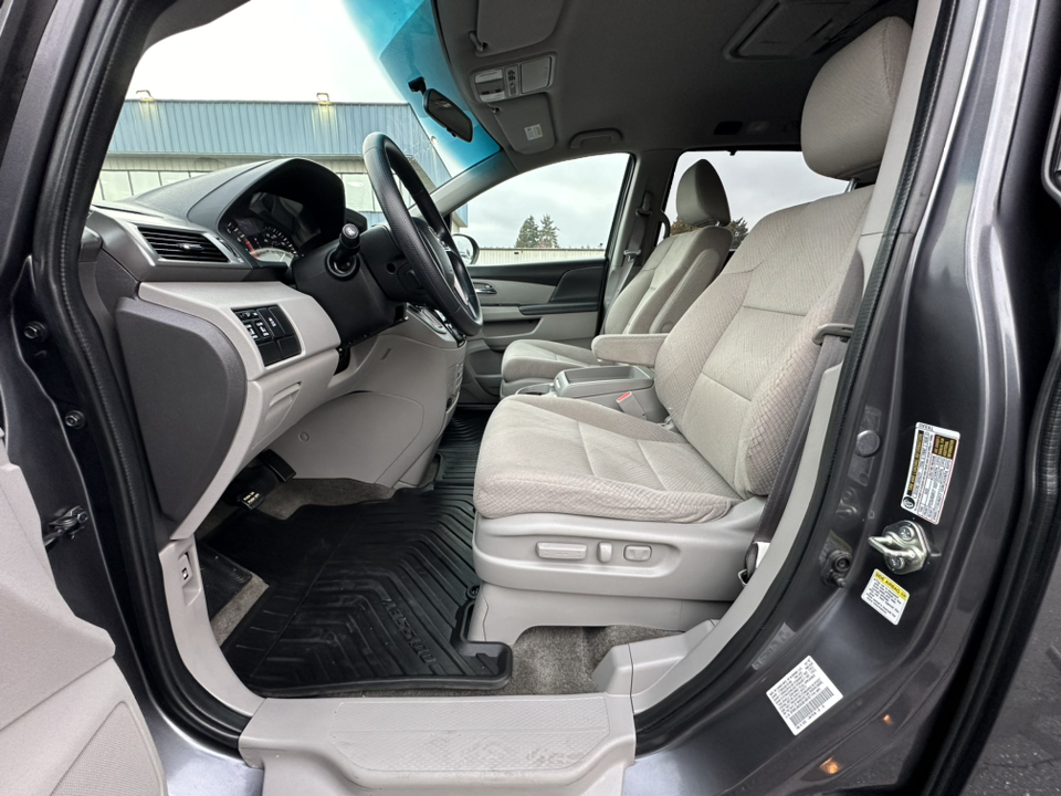 2016 Honda Odyssey SE 20