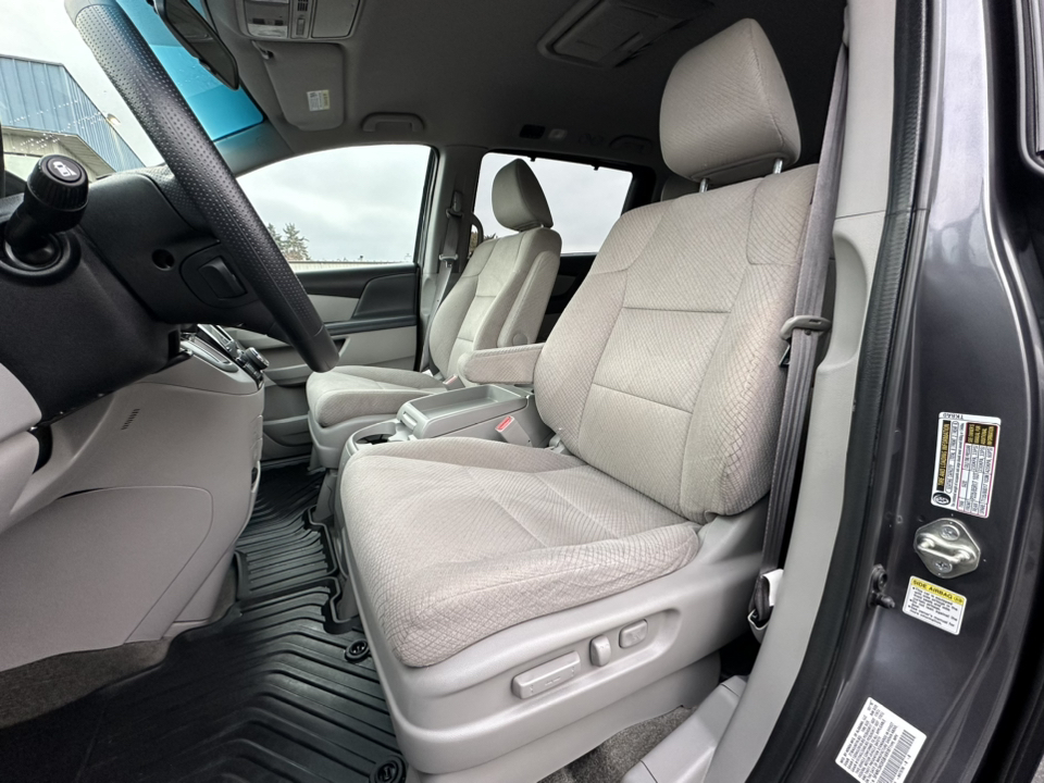 2016 Honda Odyssey SE 21