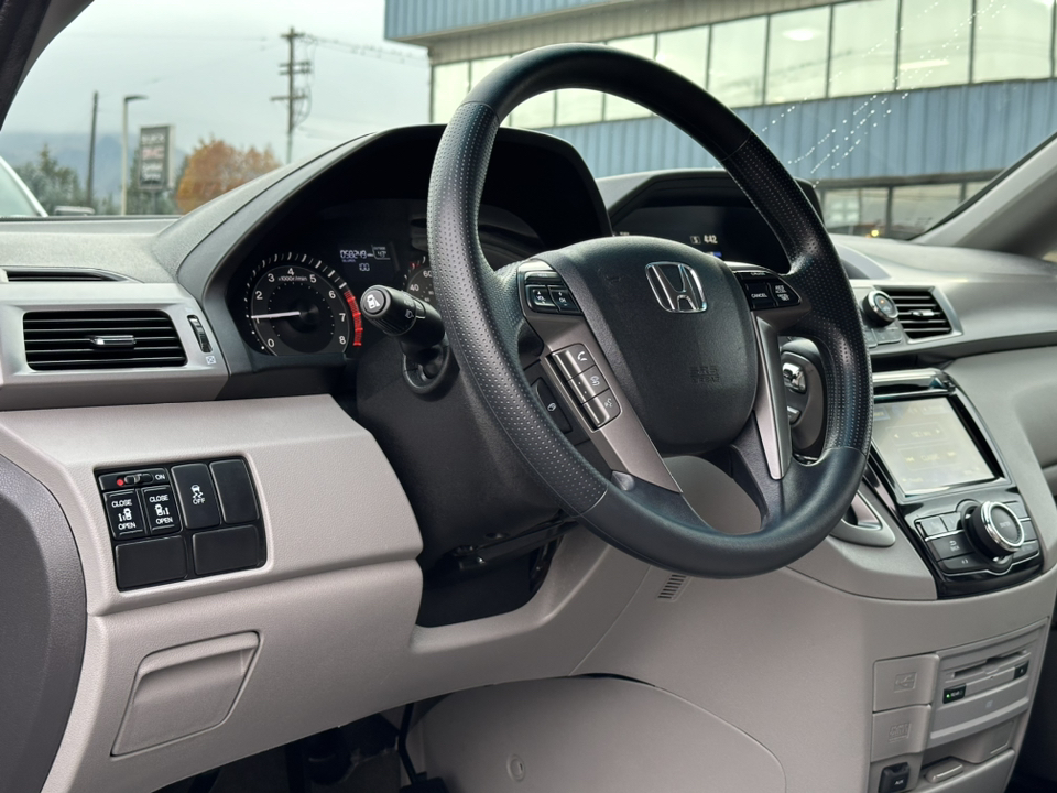 2016 Honda Odyssey SE 22