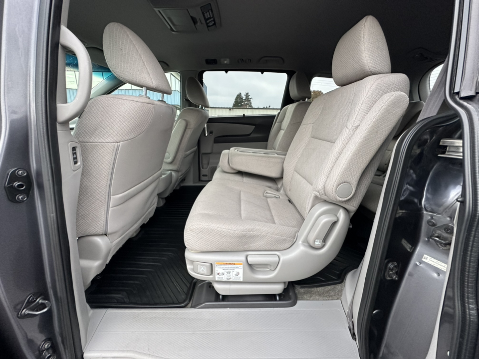 2016 Honda Odyssey SE 27