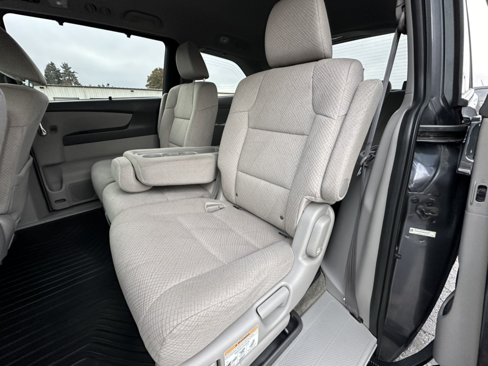 2016 Honda Odyssey SE 28
