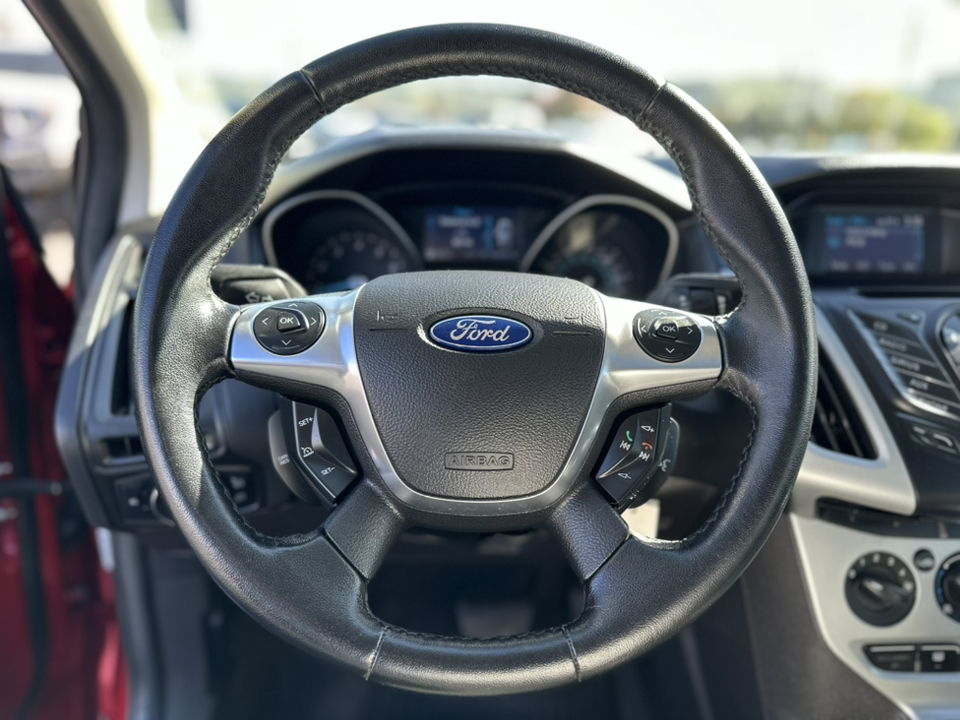 2012 Ford Focus SE 14