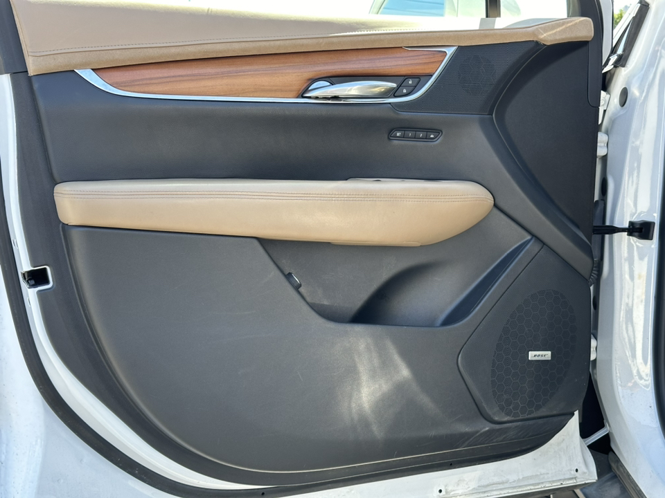 2017 Cadillac XT5 Platinum AWD 26