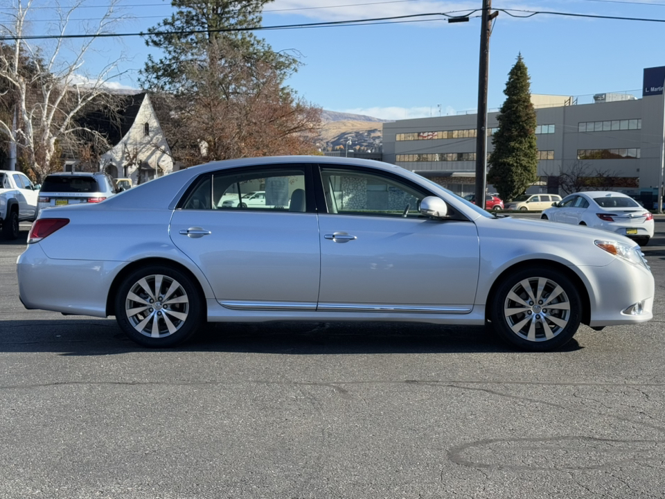 2011 Toyota Avalon Limited 8