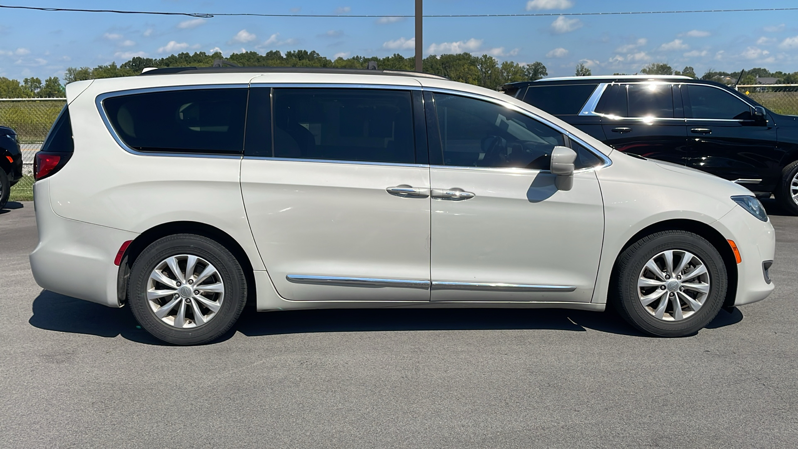 2017 Chrysler Pacifica Touring-L 8