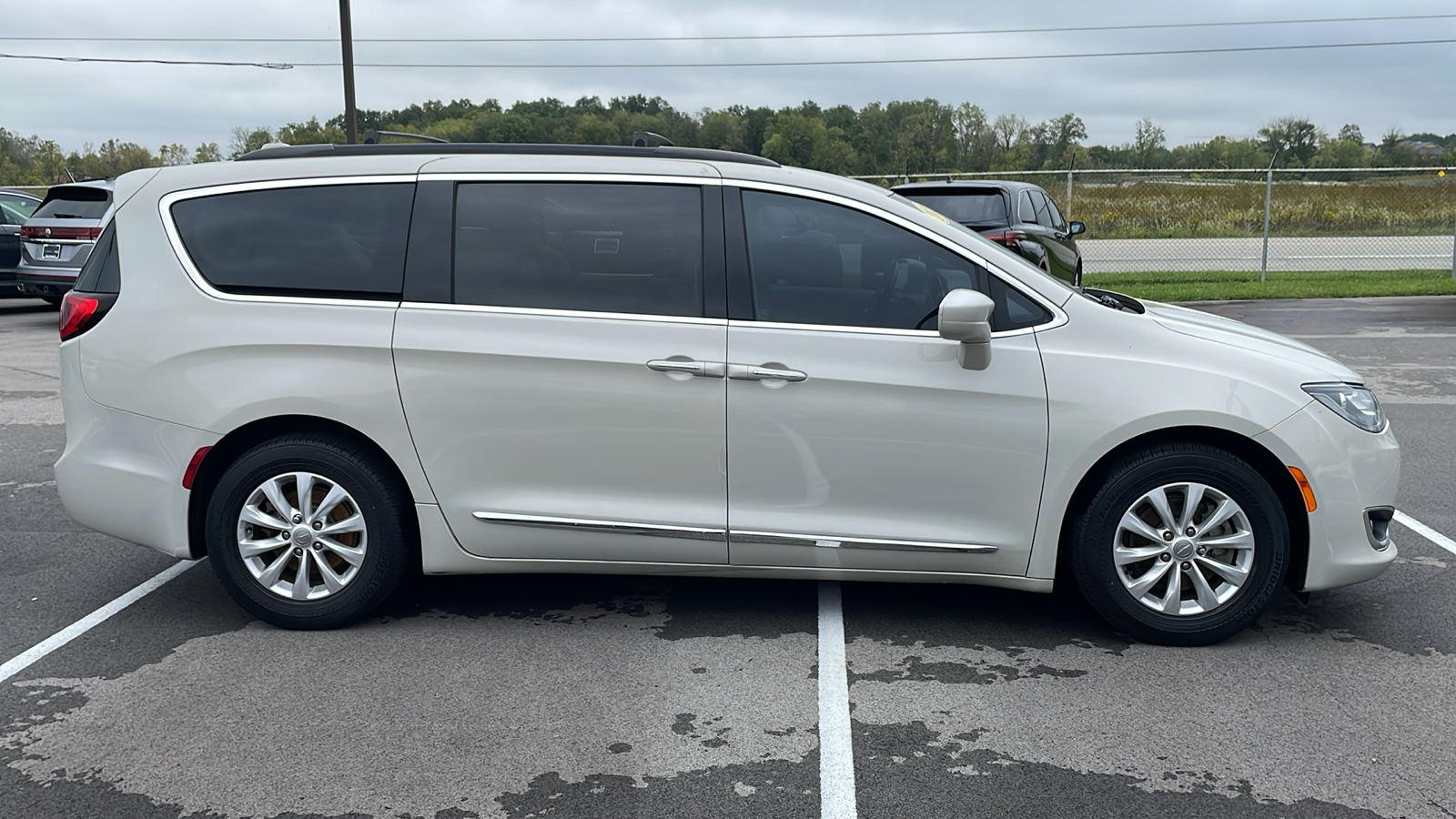 2017 Chrysler Pacifica Touring-L 12