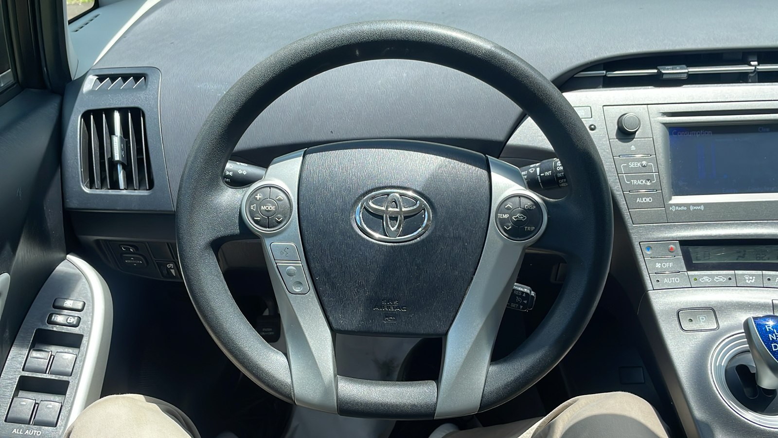2014 Toyota Prius  28