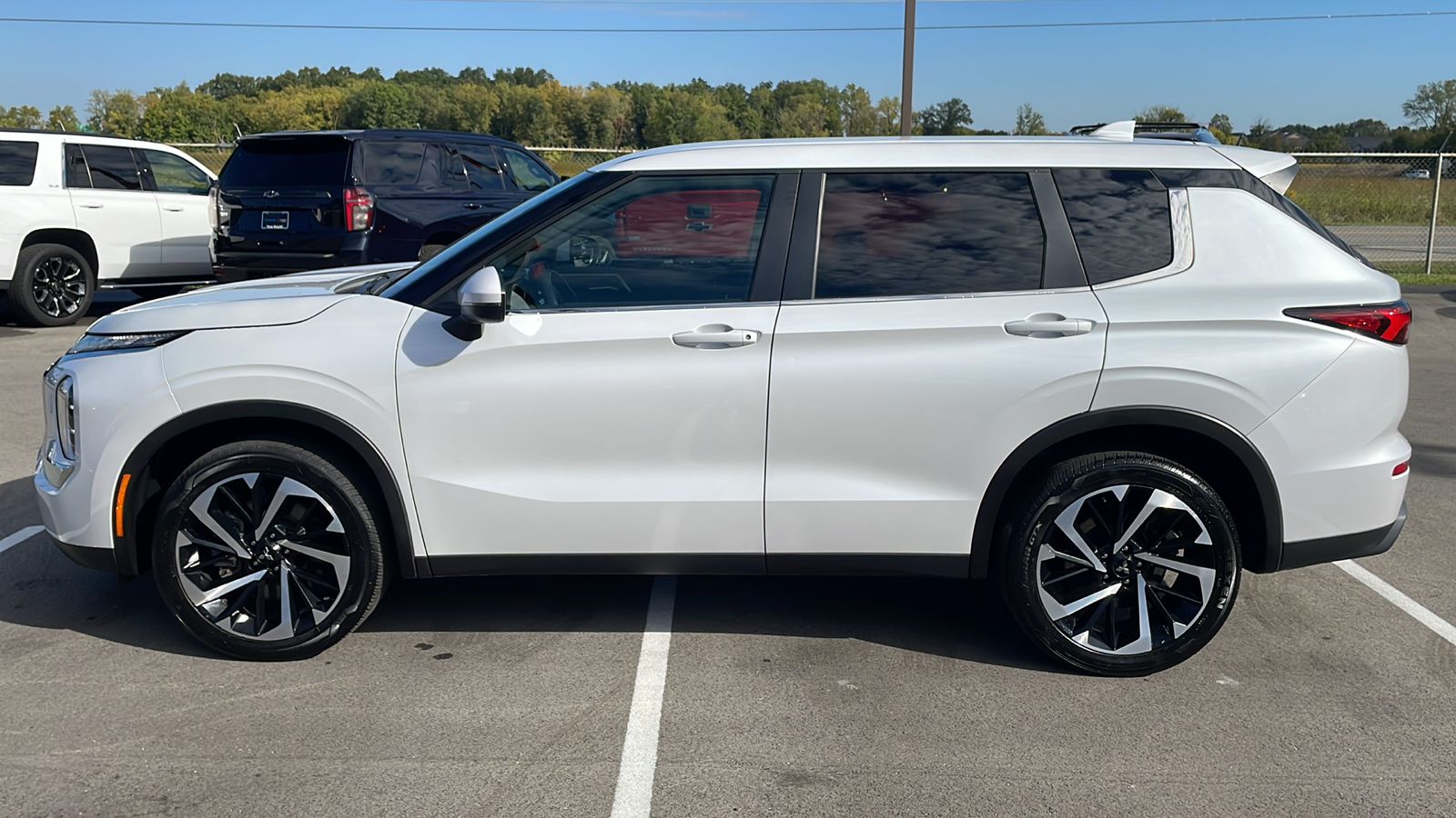 2022 Mitsubishi Outlander ES 4