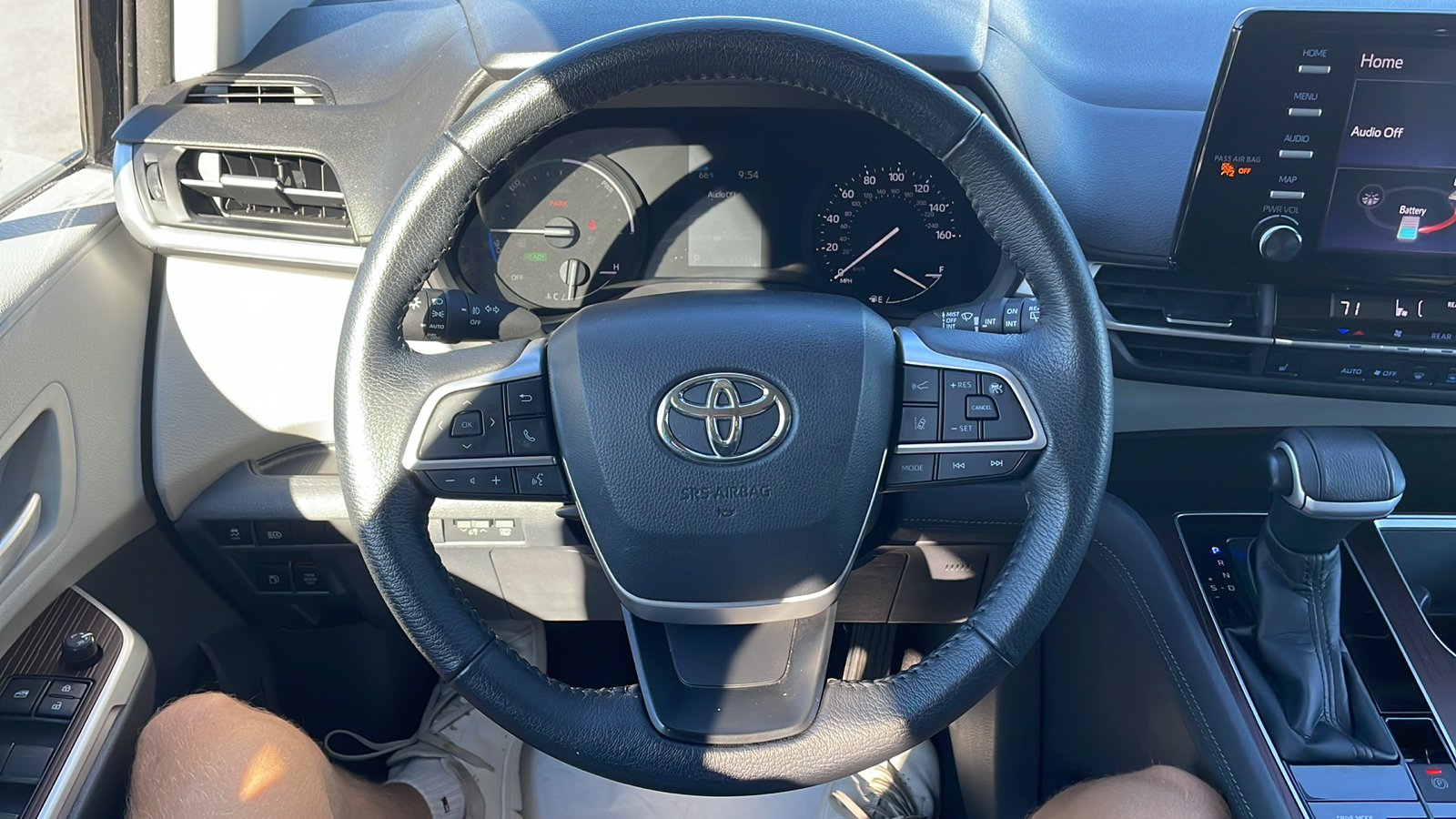 2021 Toyota Sienna XLE 42