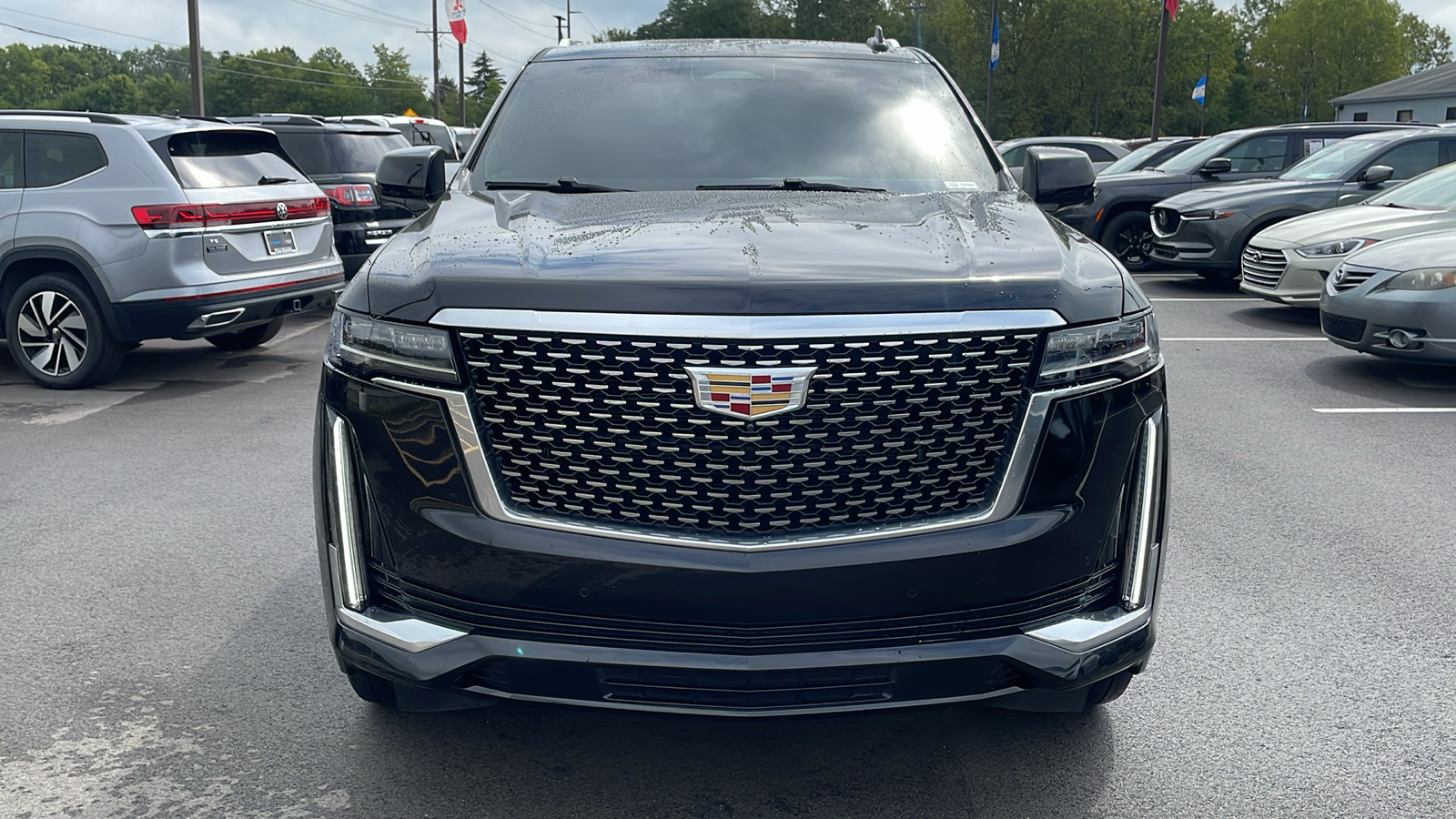 2022 Cadillac Escalade Luxury 2