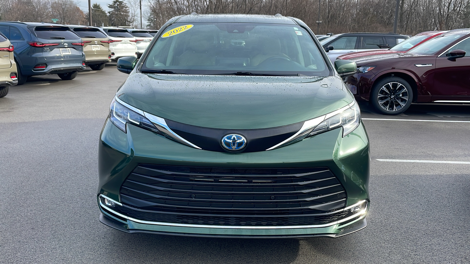 2022 Toyota Sienna XLE 2