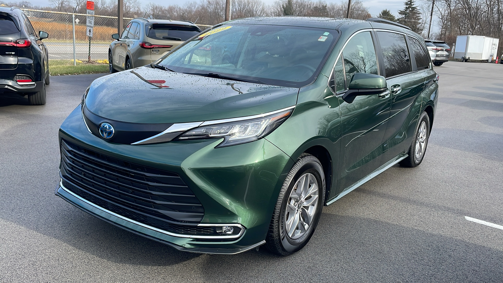 2022 Toyota Sienna XLE 3