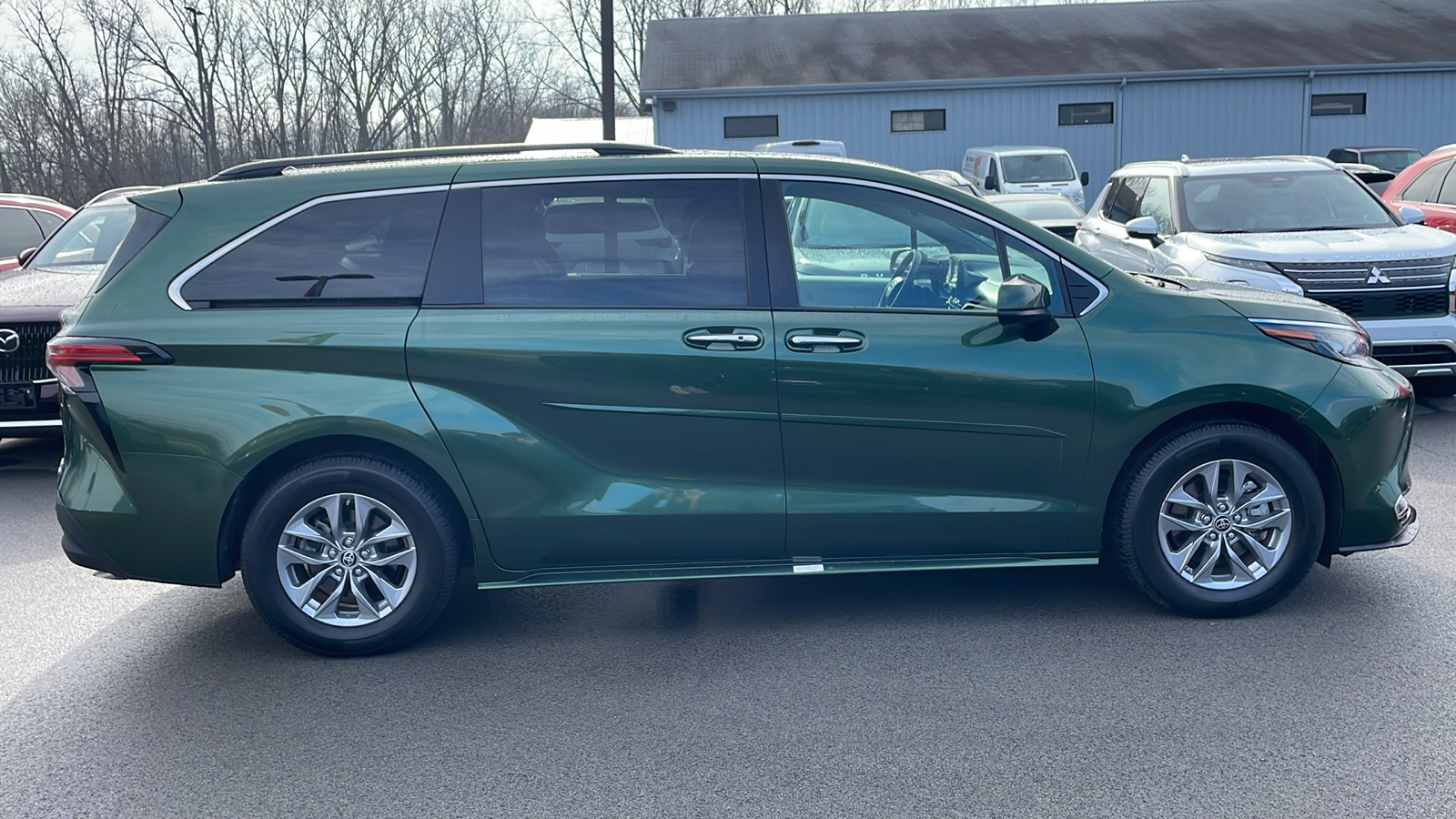 2022 Toyota Sienna XLE 12