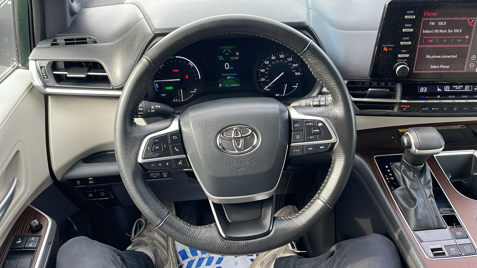 2022 Toyota Sienna XLE 37