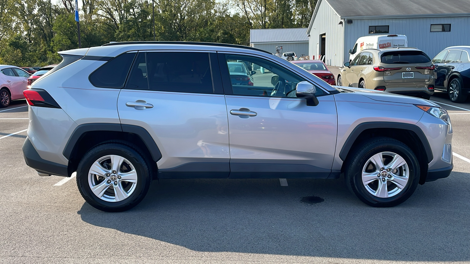 2021 Toyota RAV4 XLE 14