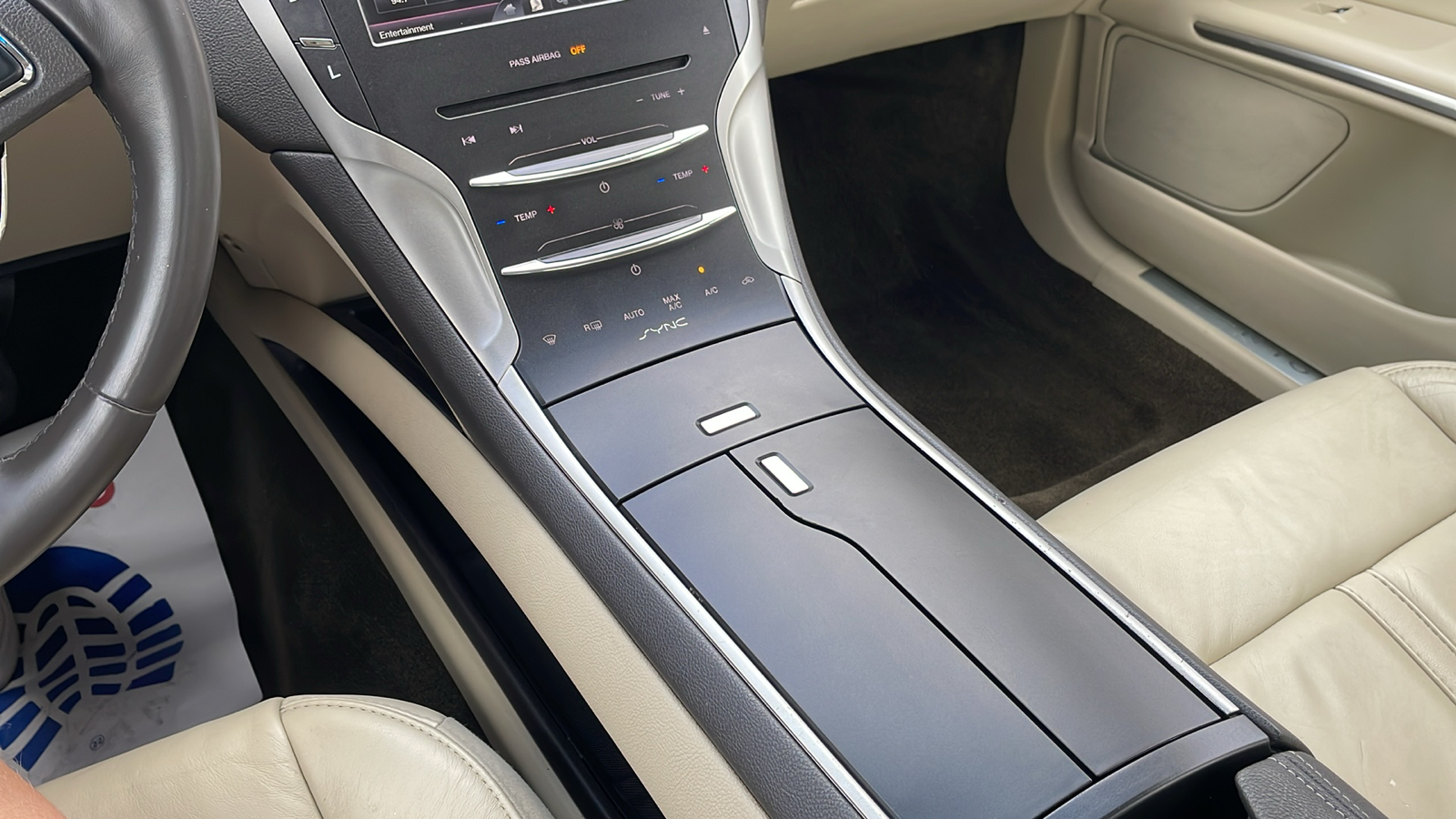 2015 Lincoln MKZ Hybrid 34