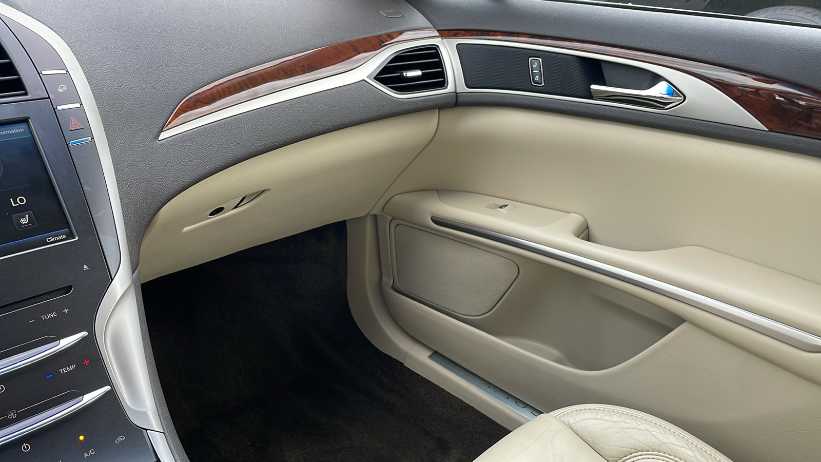 2015 Lincoln MKZ Hybrid 38