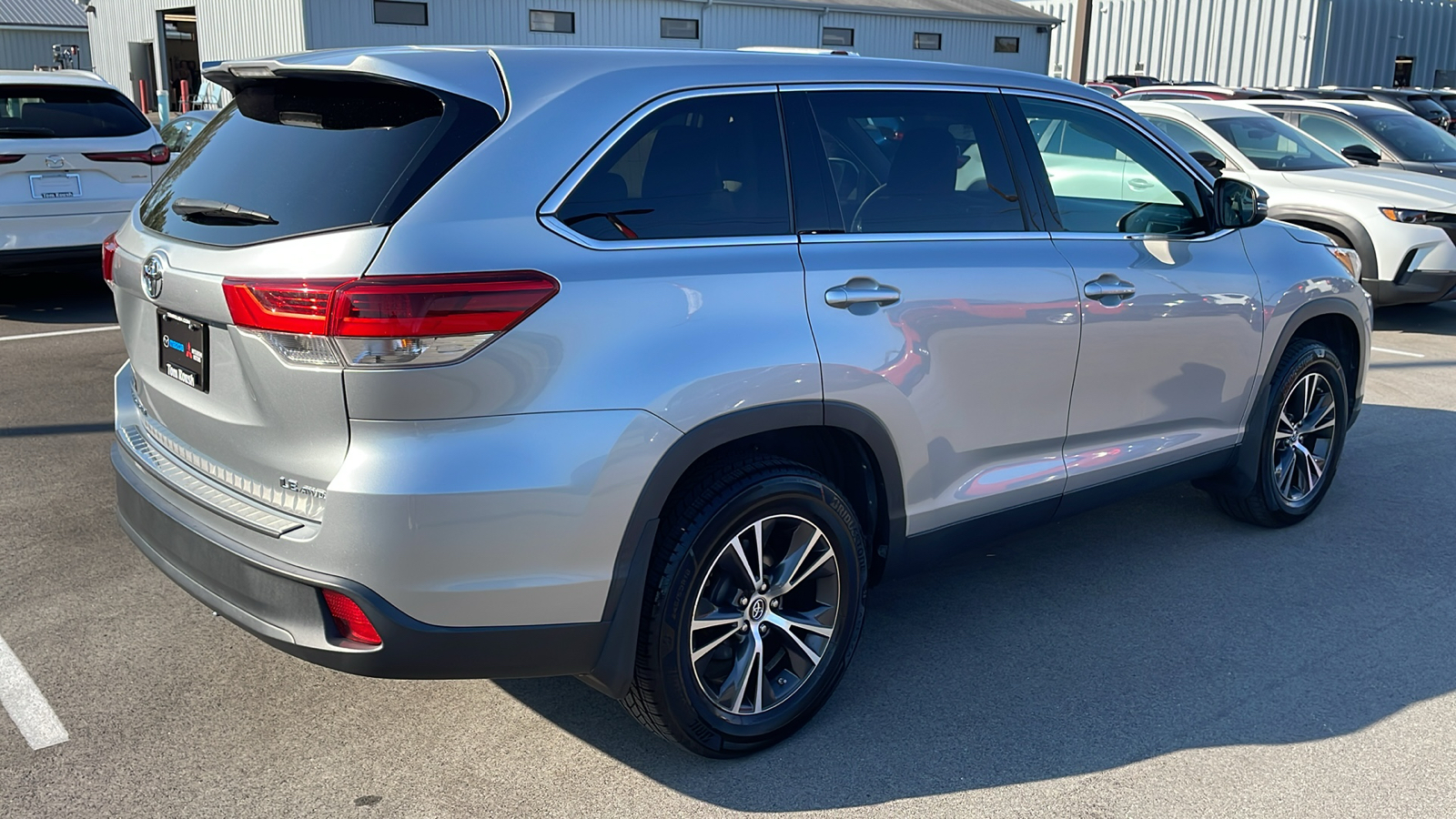 2019 Toyota Highlander LE 11