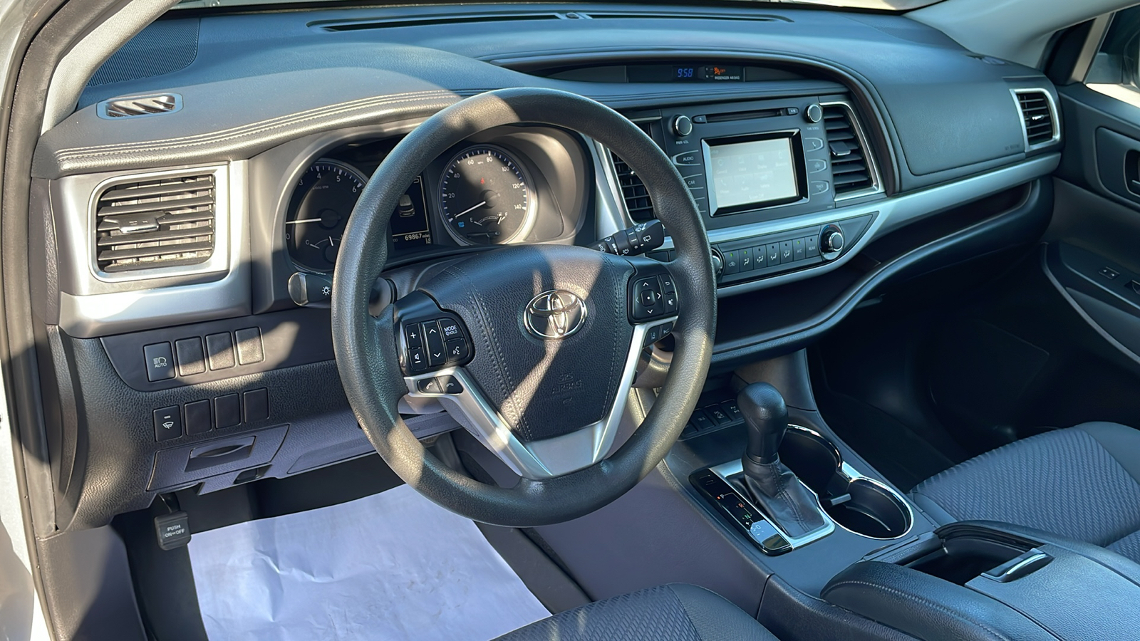 2019 Toyota Highlander LE 18