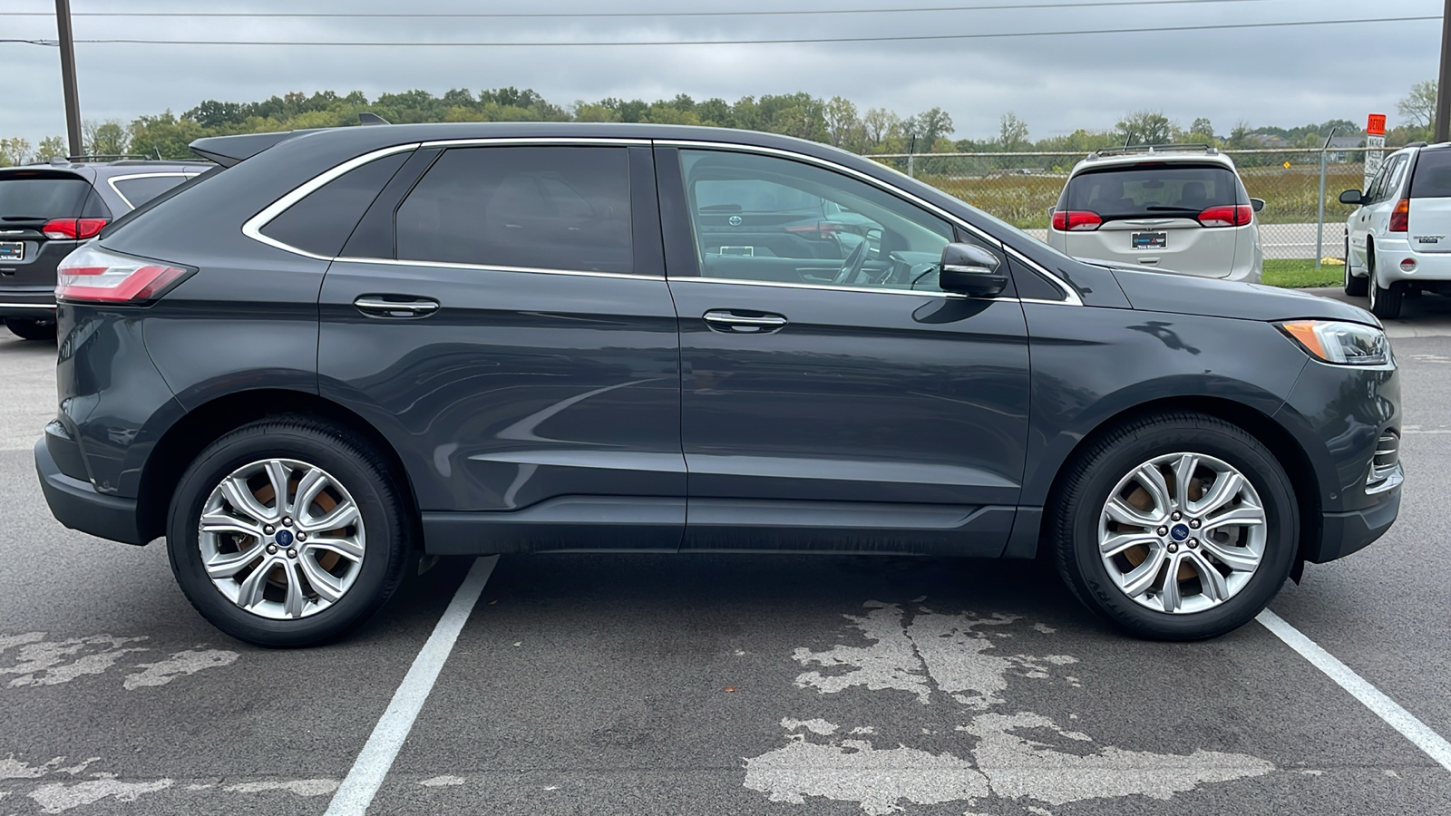 2021 Ford Edge Titanium 16