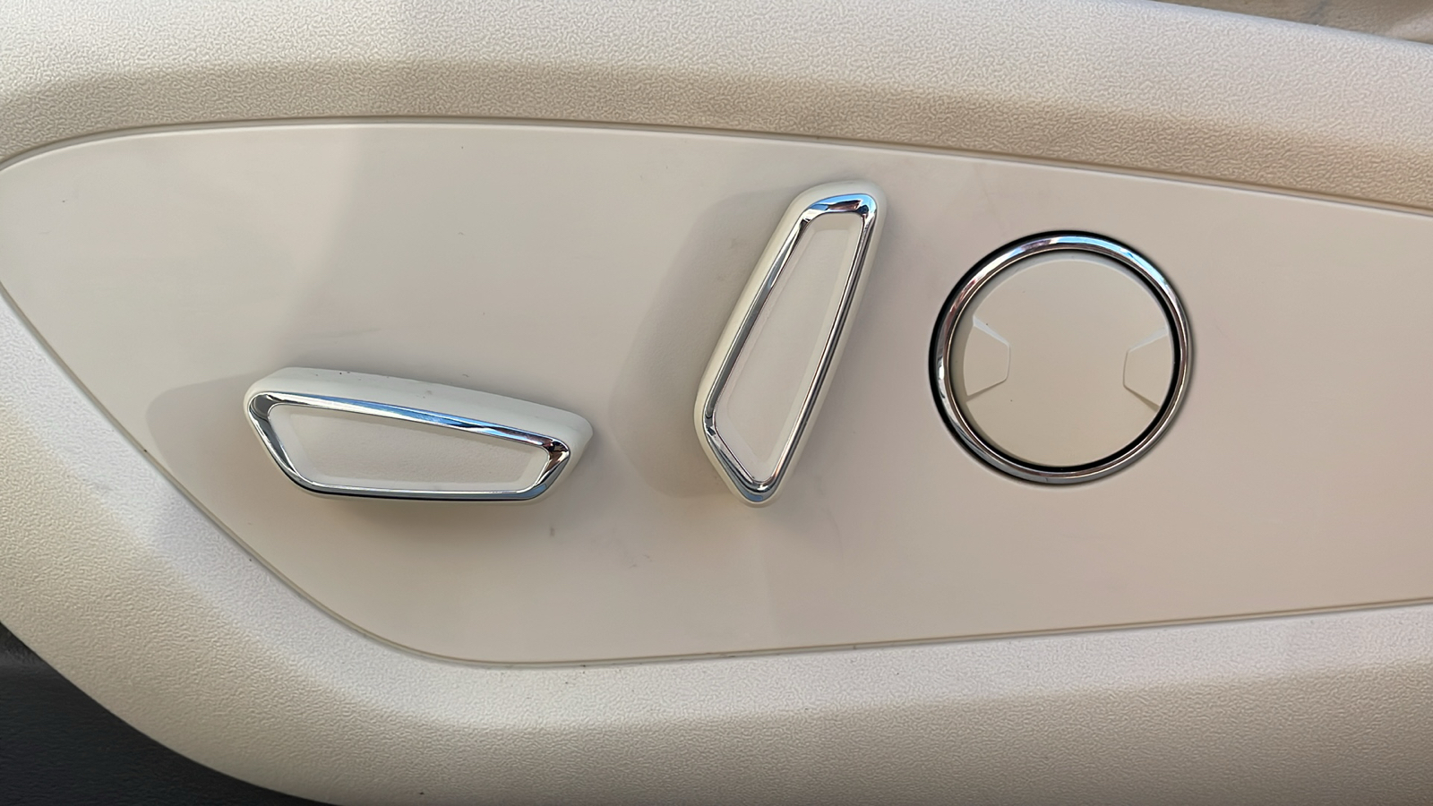 2015 Lincoln MKC  50