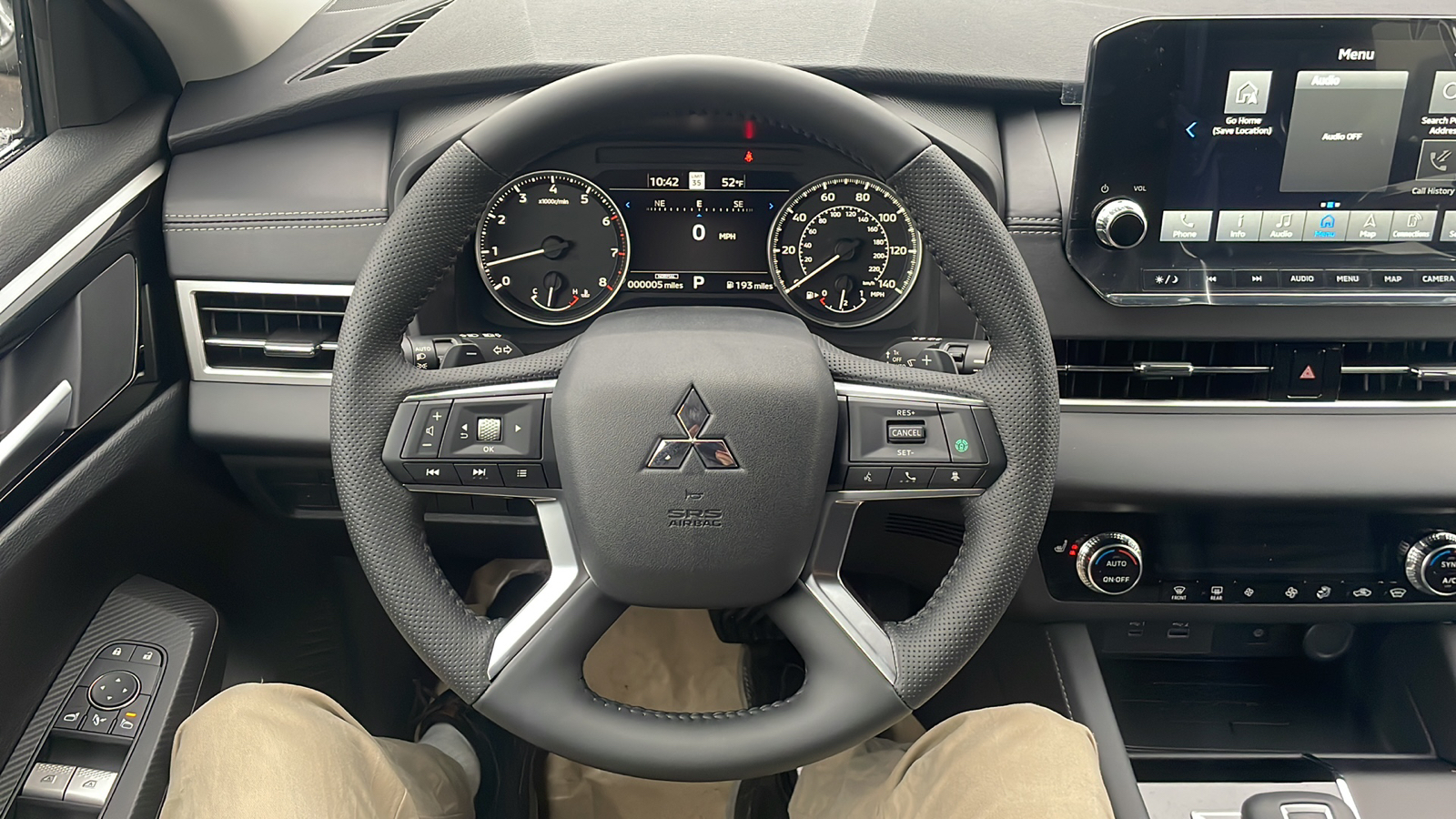 2024 Mitsubishi Outlander SE 29
