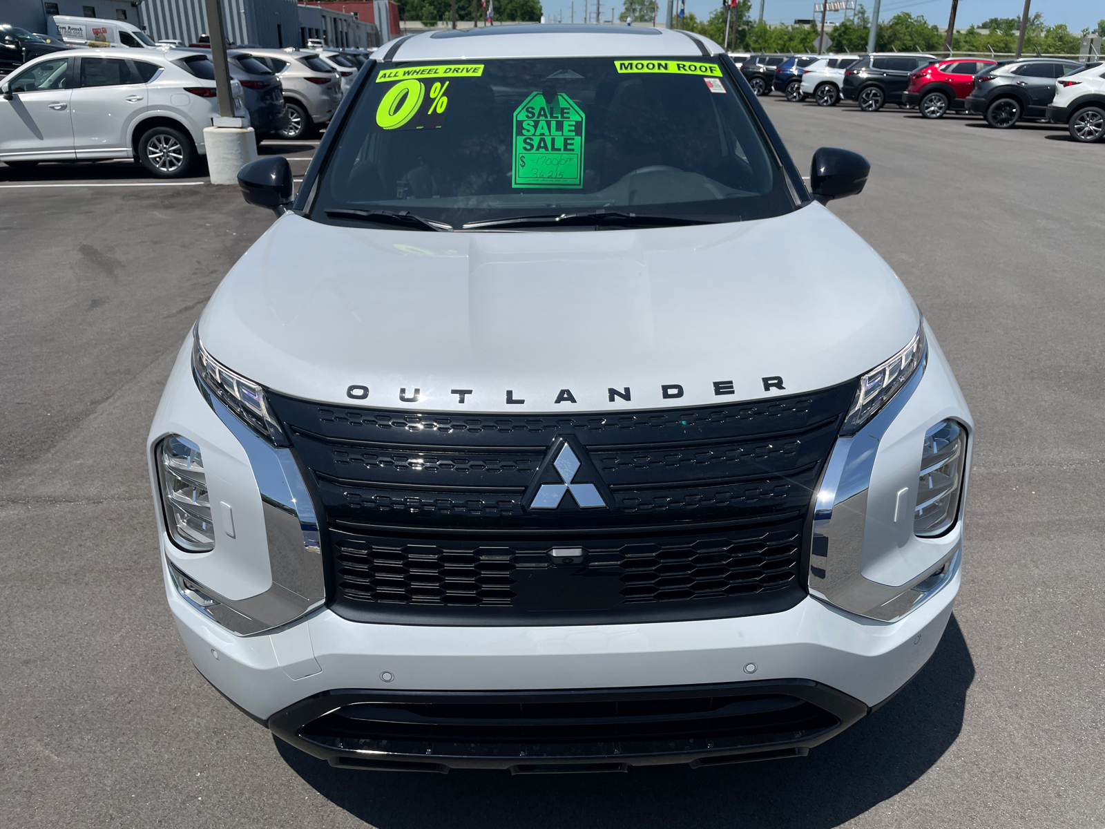 2024 Mitsubishi Outlander SE Black Edition w/Pano Roof 2