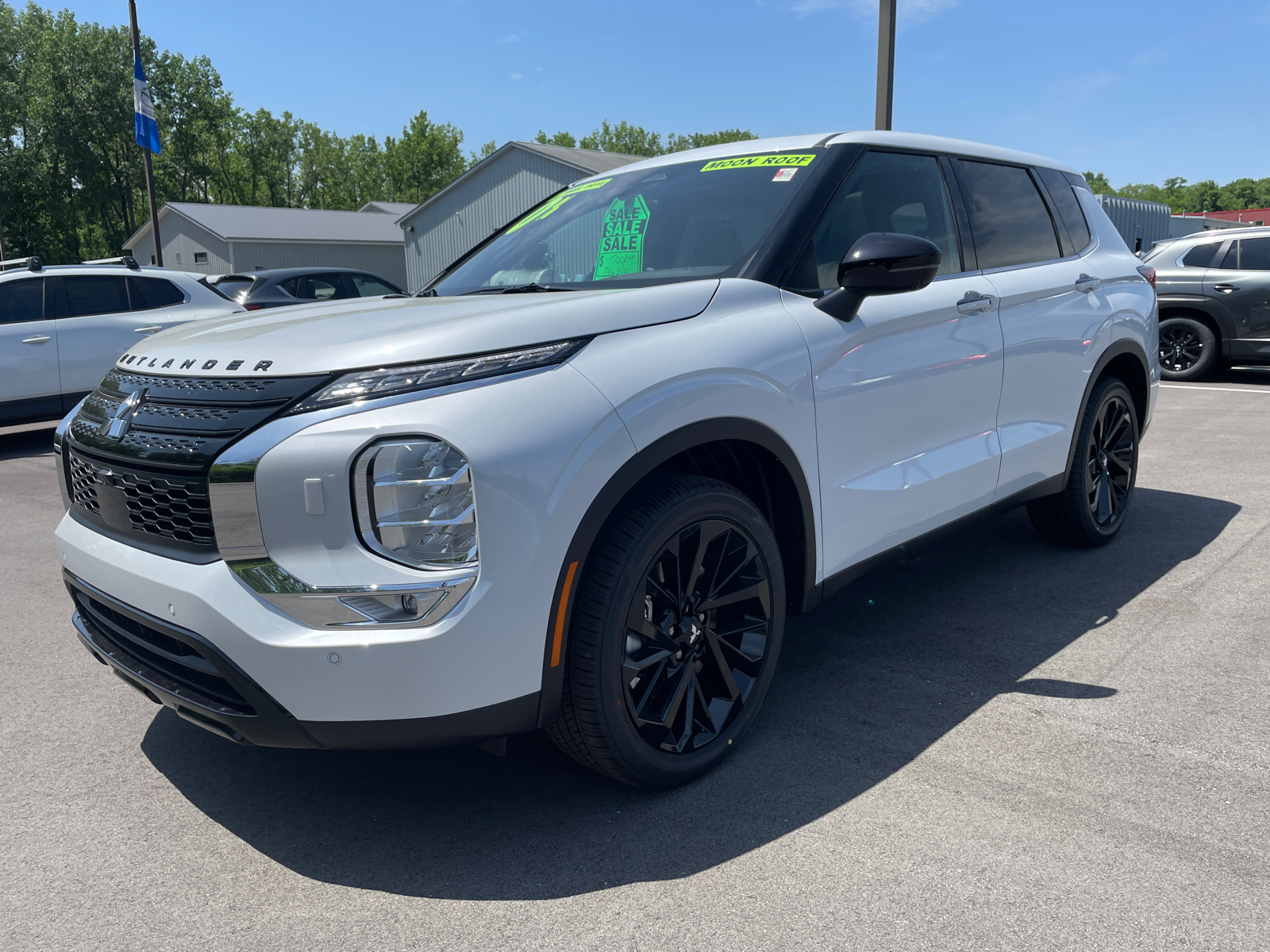 2024 Mitsubishi Outlander SE Black Edition w/Pano Roof 3