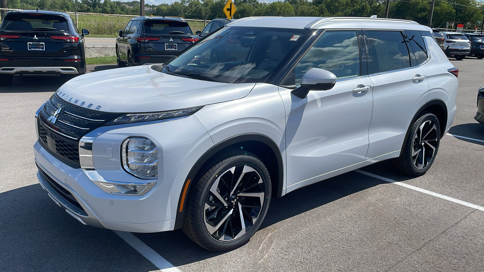 2024 Mitsubishi Outlander SEL 3