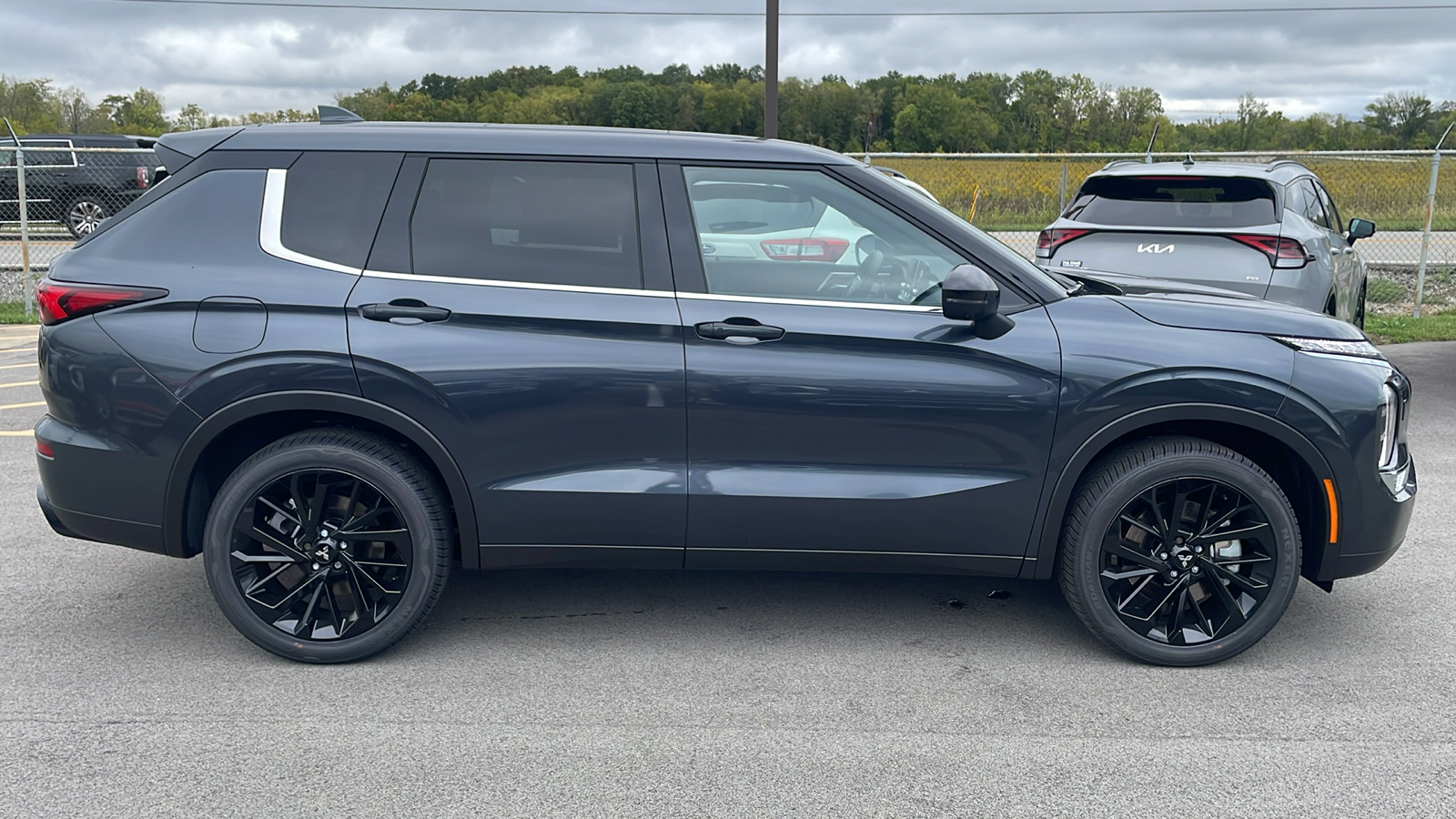 2024 Mitsubishi Outlander SE Black Edition w/Pano Roof 14