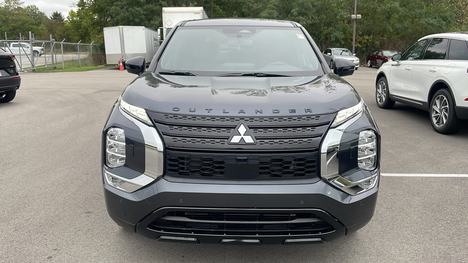 2024 Mitsubishi Outlander SE Black Edition w/Pano Roof 2