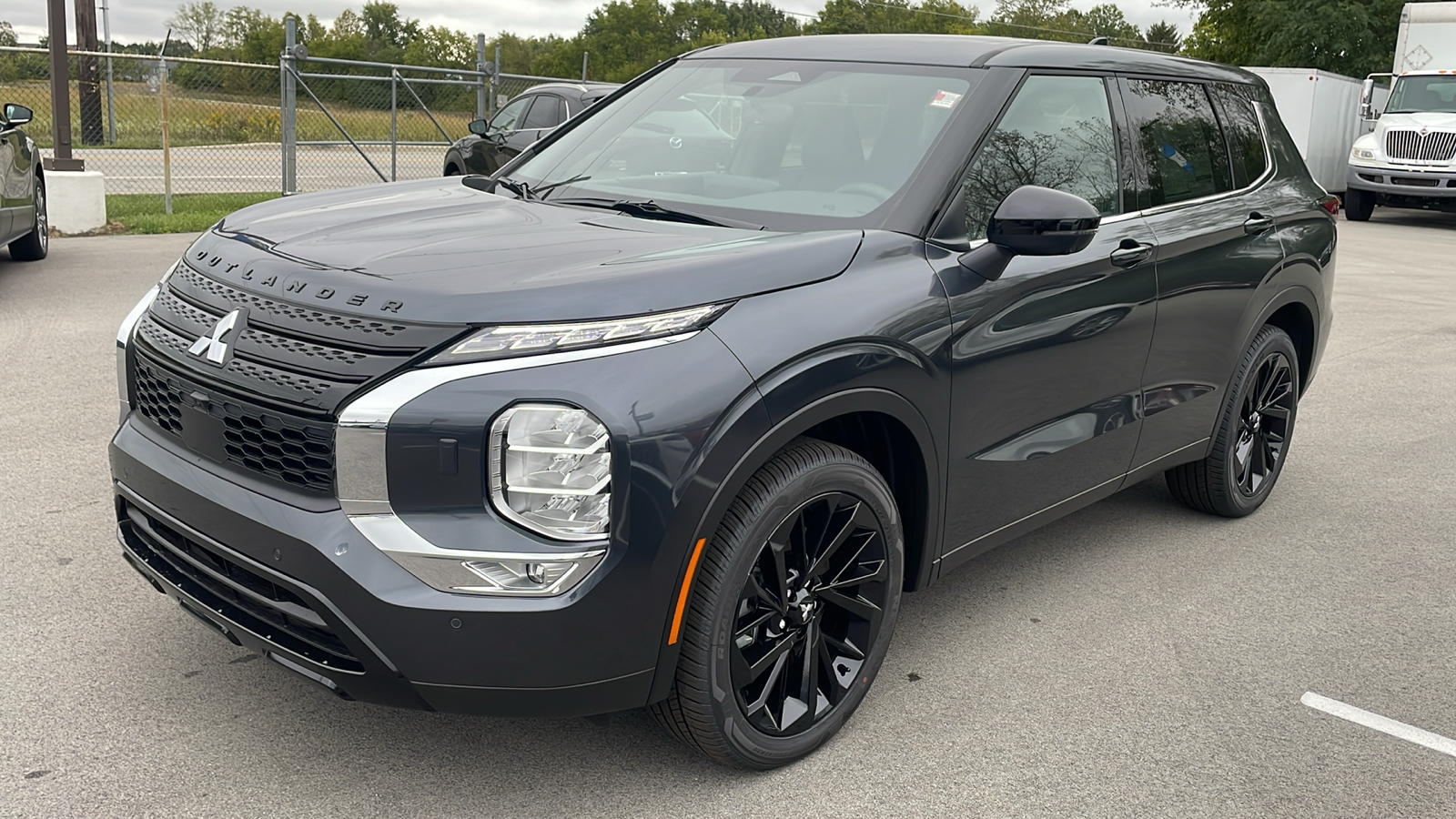 2024 Mitsubishi Outlander SE Black Edition w/Pano Roof 3