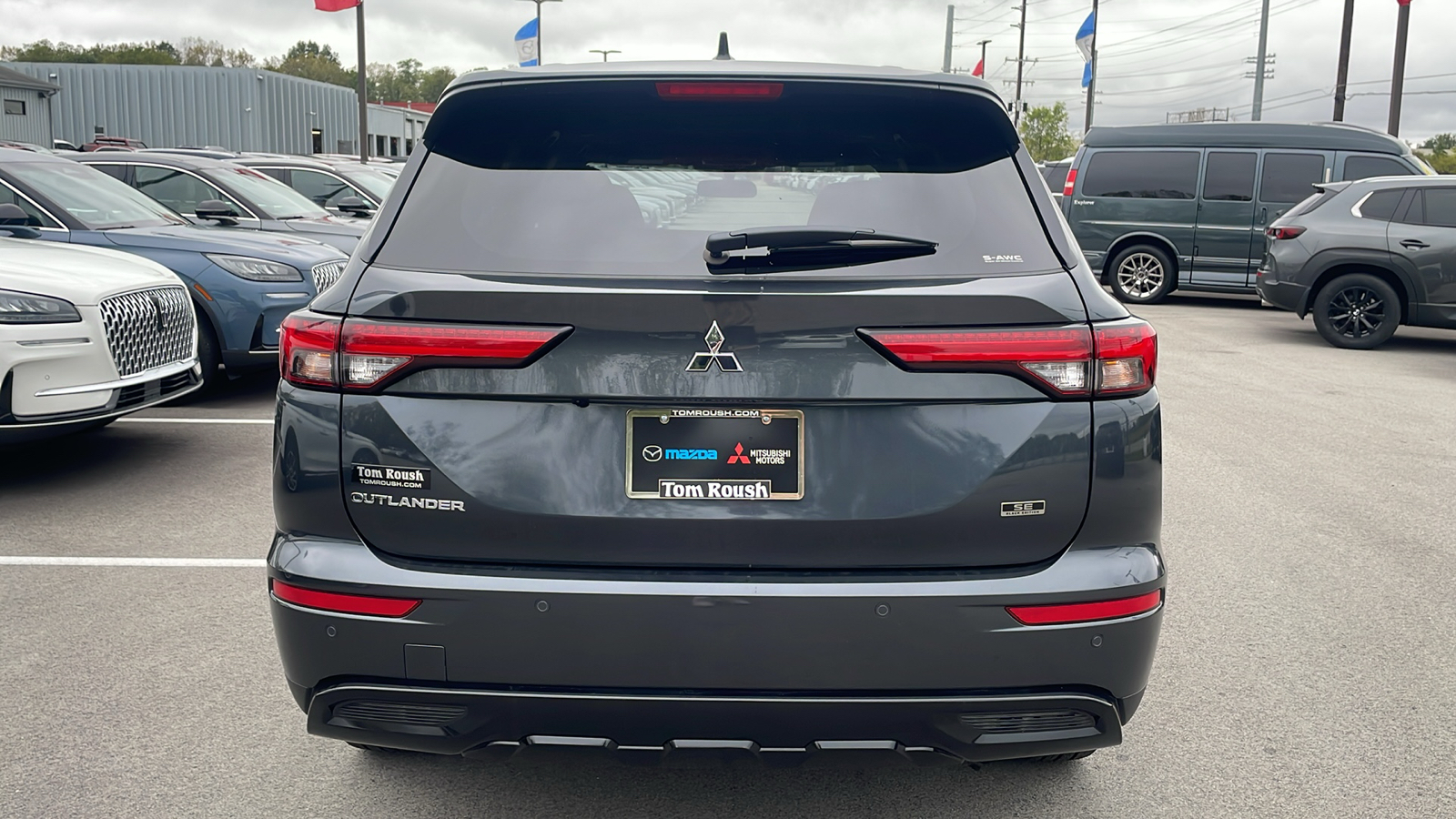 2024 Mitsubishi Outlander SE Black Edition w/Pano Roof 6