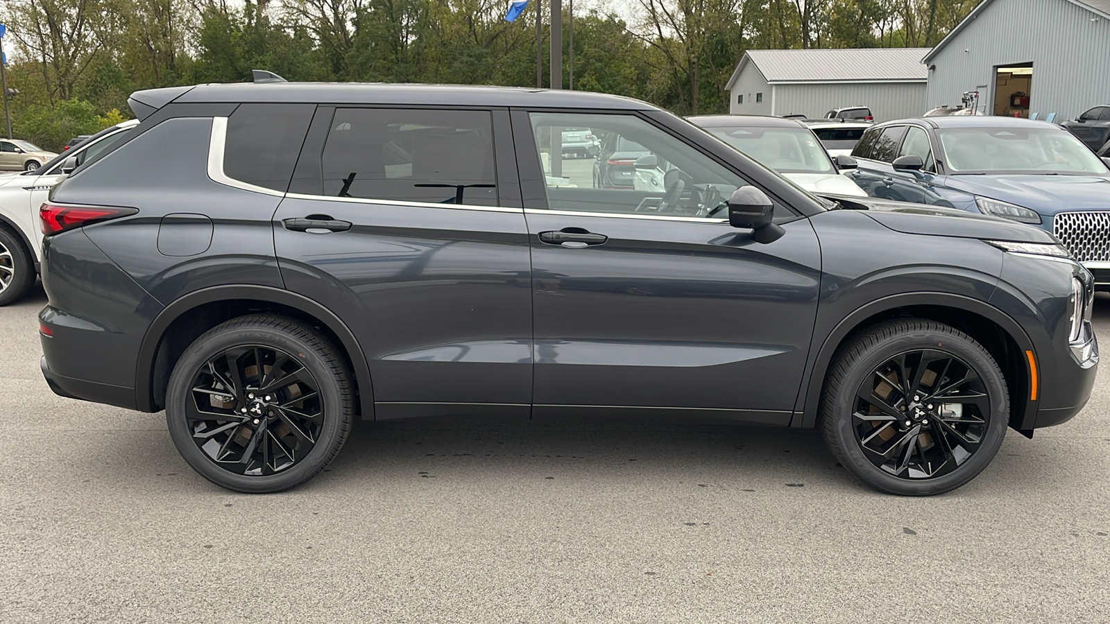 2024 Mitsubishi Outlander SE Black Edition w/Pano Roof 14