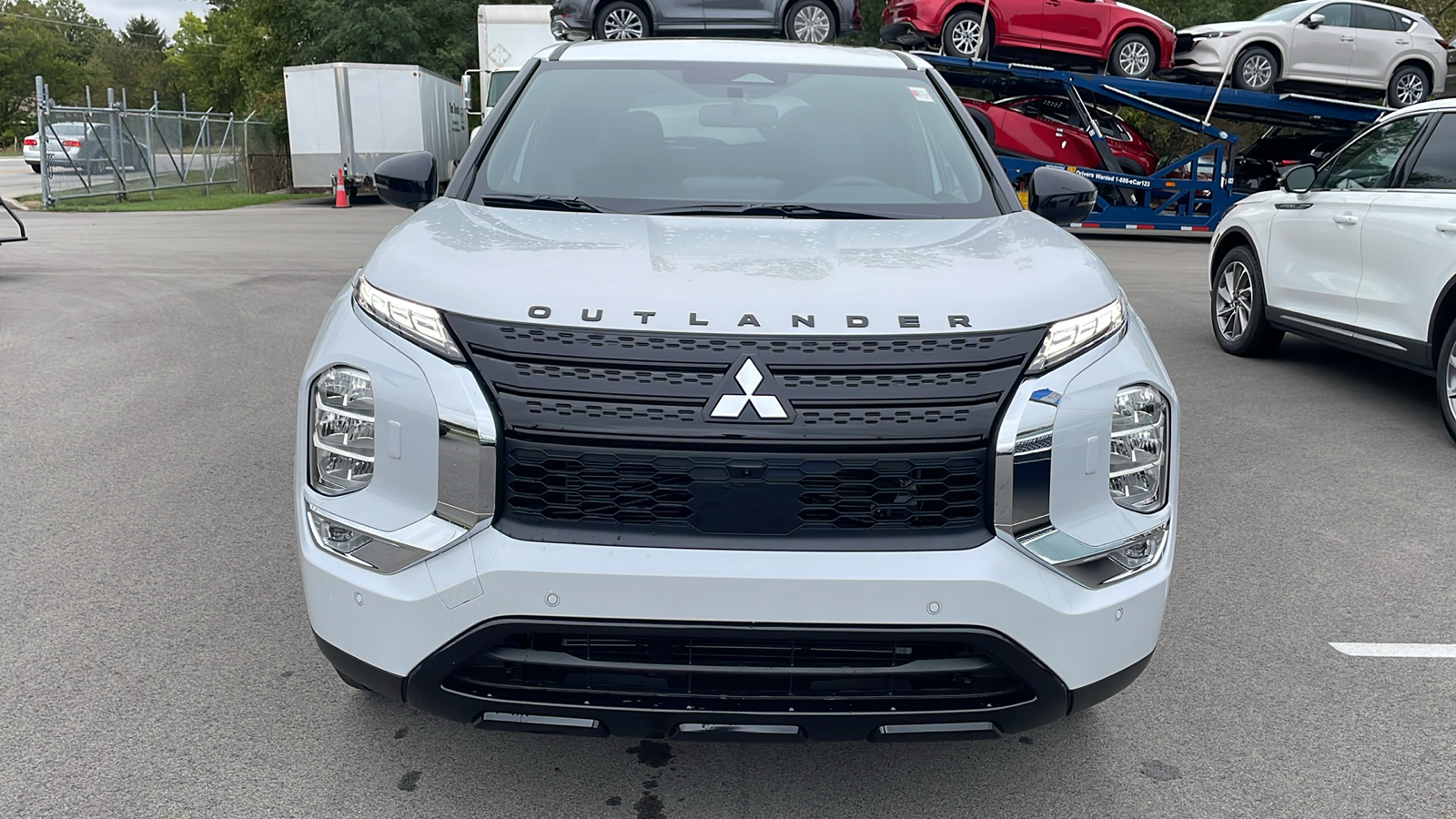 2024 Mitsubishi Outlander SE Black Edition w/Pano Roof 2