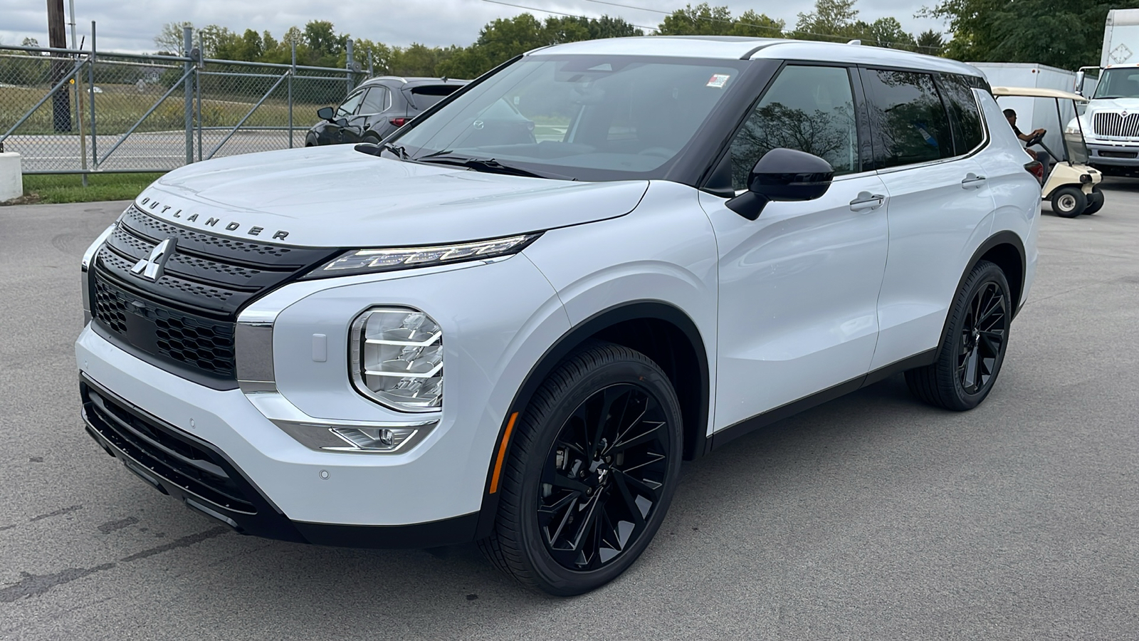 2024 Mitsubishi Outlander SE Black Edition w/Pano Roof 3