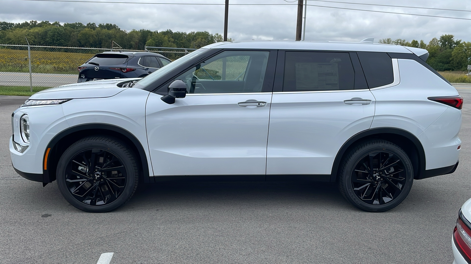 2024 Mitsubishi Outlander SE Black Edition w/Pano Roof 4