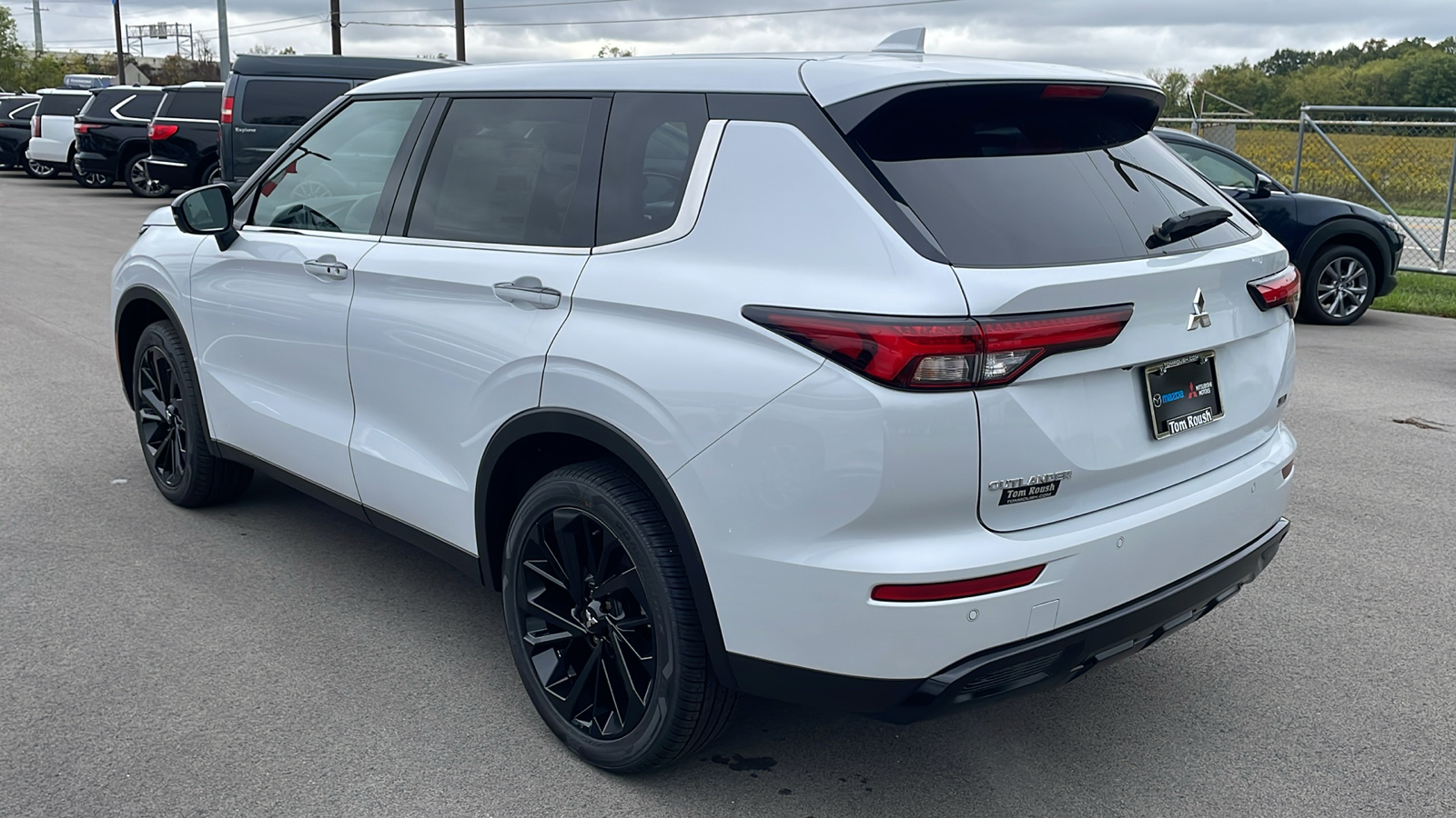 2024 Mitsubishi Outlander SE Black Edition w/Pano Roof 5