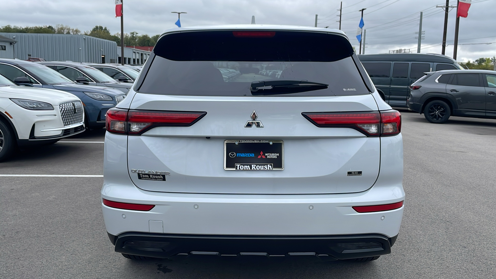 2024 Mitsubishi Outlander SE Black Edition w/Pano Roof 6