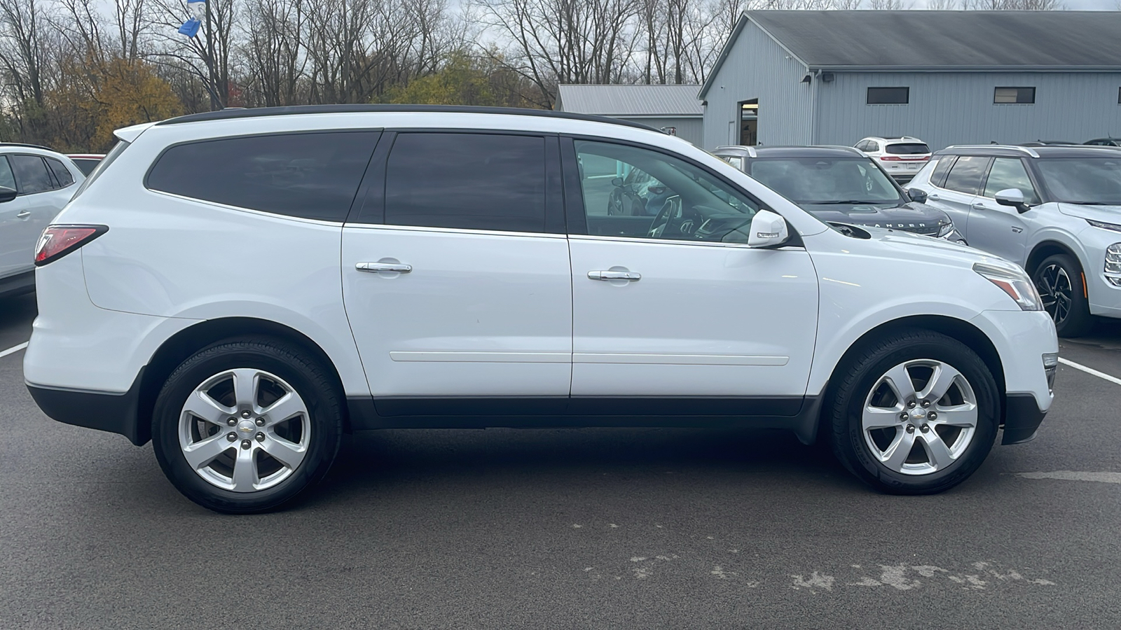 2017 Chevrolet Traverse LT 12