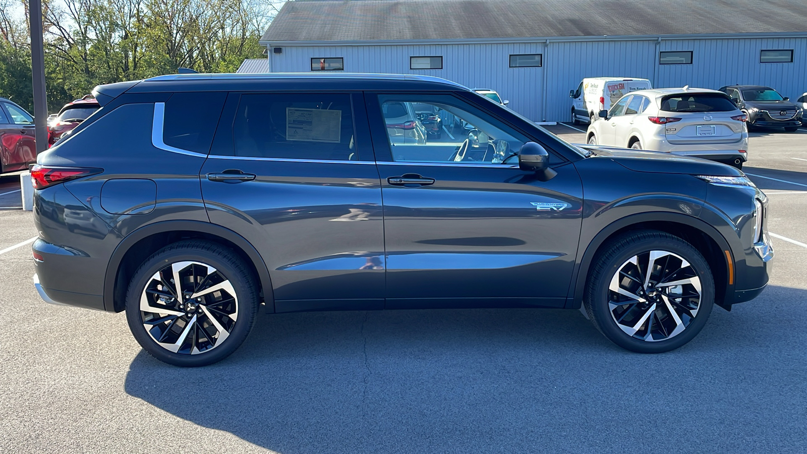 2025 Mitsubishi Outlander Plug-In Hybrid SEL 16