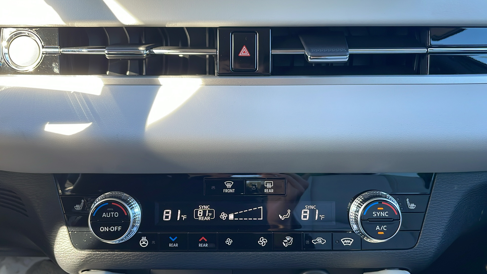 2025 Mitsubishi Outlander Plug-In Hybrid SEL 33