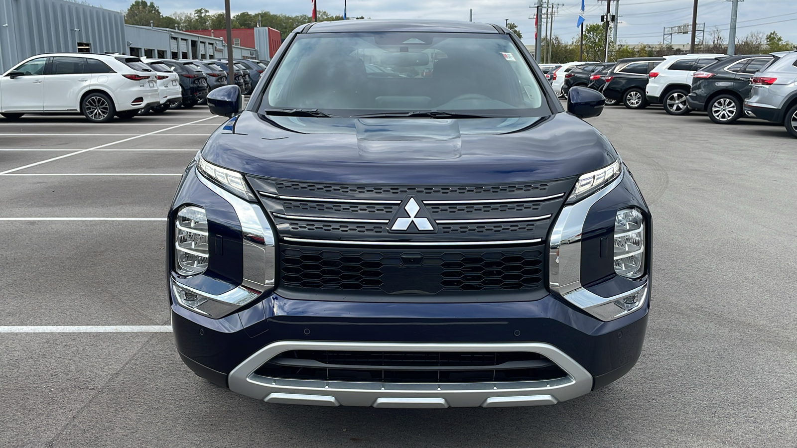 2025 Mitsubishi Outlander Plug-In Hybrid SE 2