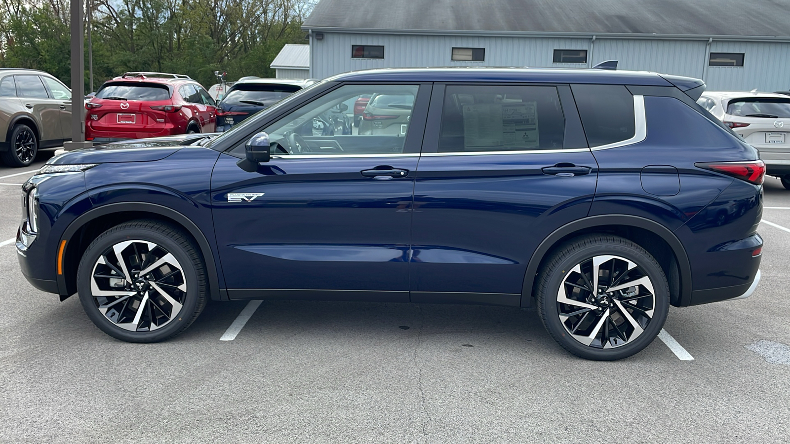 2025 Mitsubishi Outlander Plug-In Hybrid SE 4