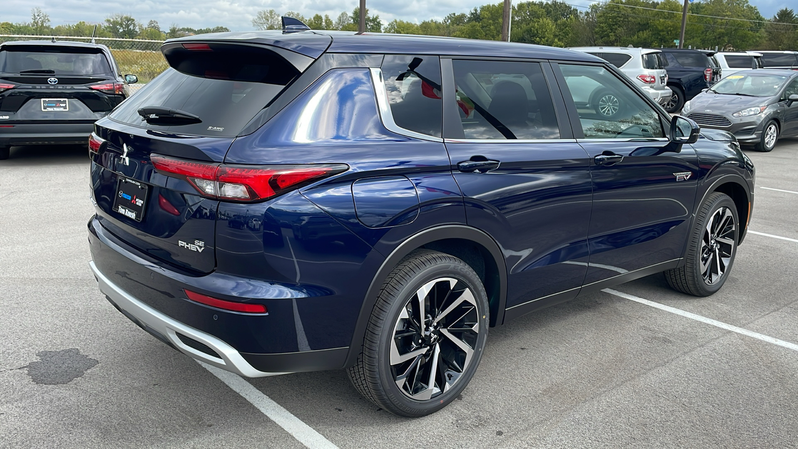 2025 Mitsubishi Outlander Plug-In Hybrid SE 14