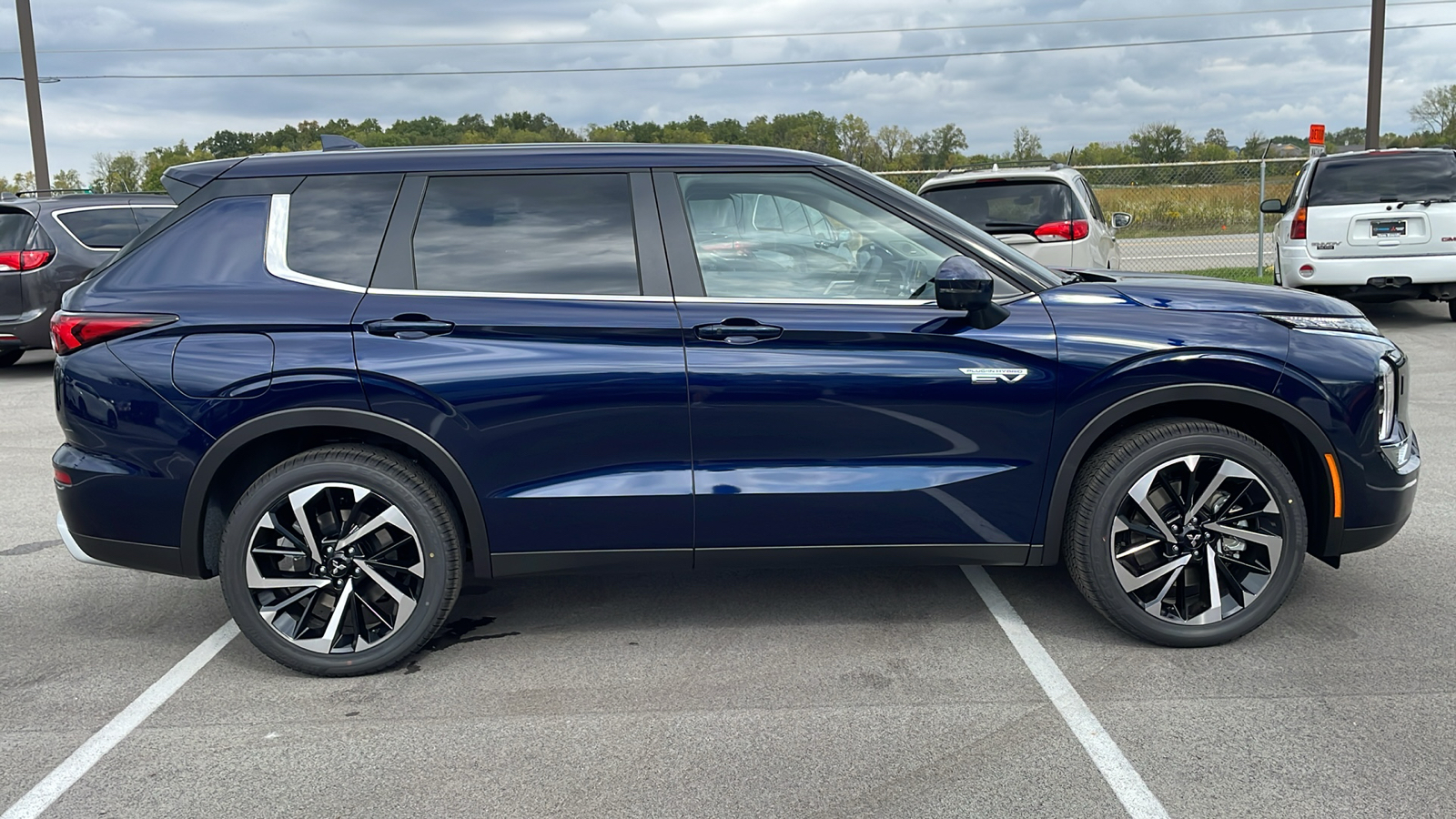 2025 Mitsubishi Outlander Plug-In Hybrid SE 15