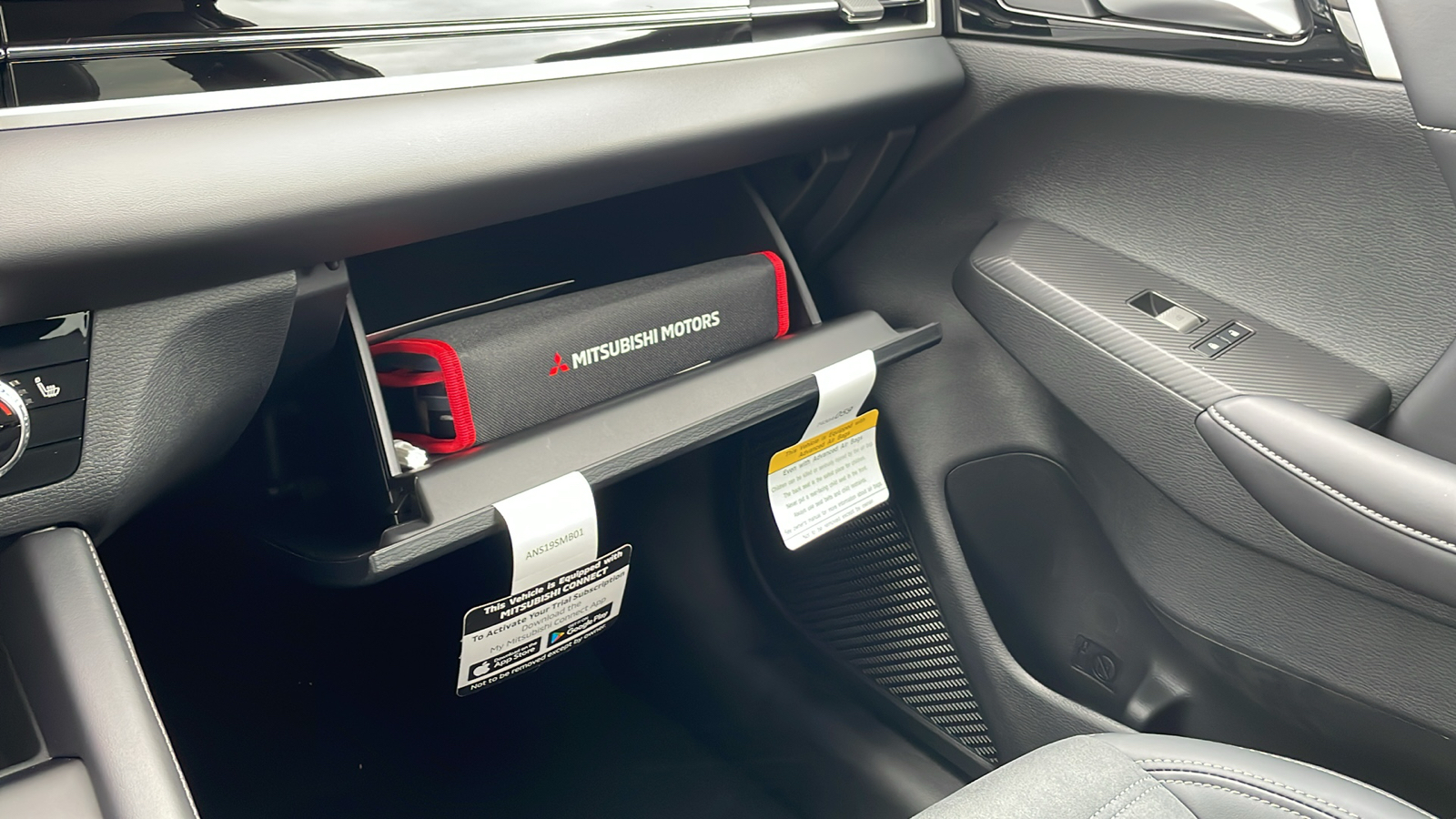 2025 Mitsubishi Outlander Plug-In Hybrid SE 43